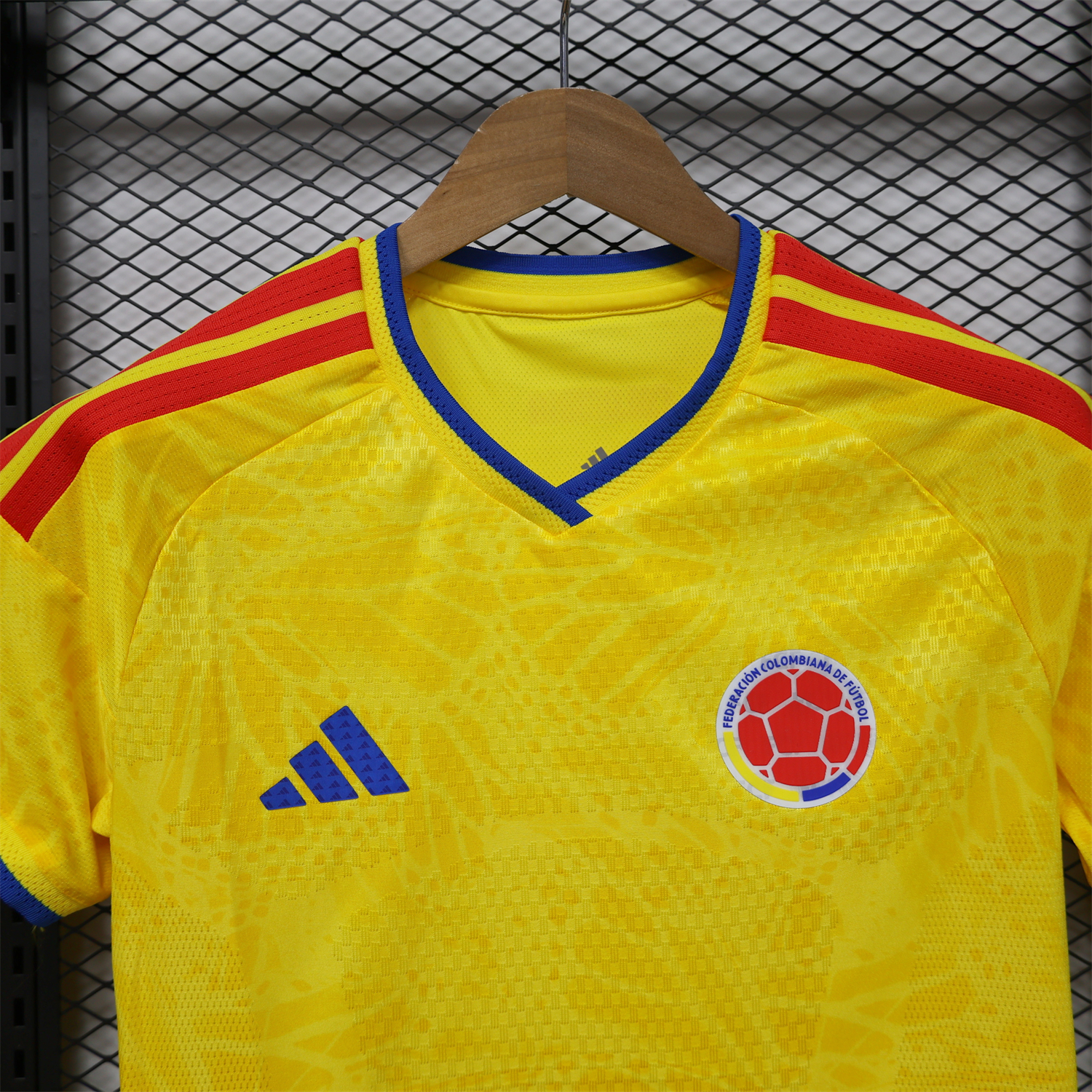 AlphaJersey-Women's Colombia 2026 Home Cropped Jersey - Player Version