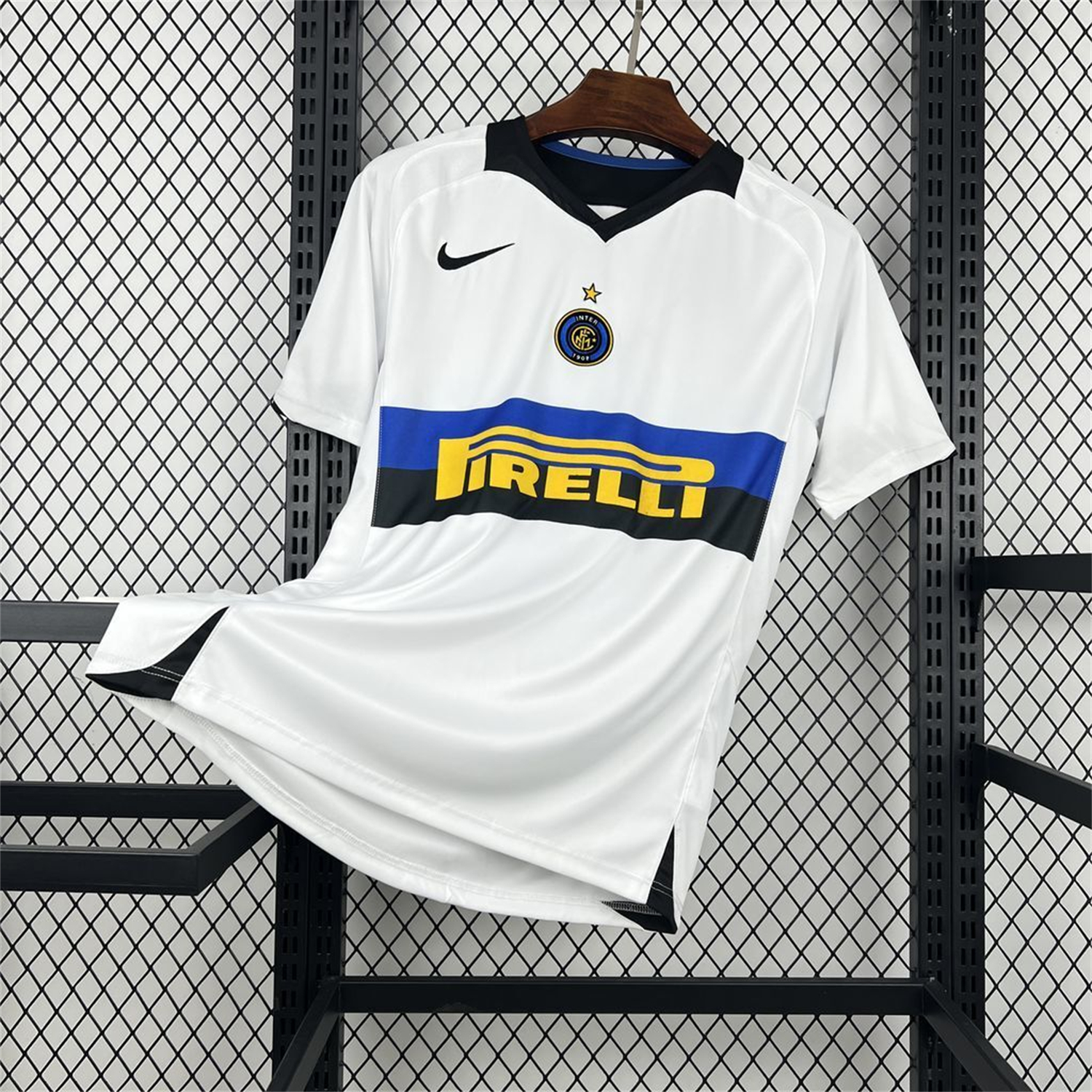 AlphaJersey-Retro Inter Milan 2005-06 Away Jersey