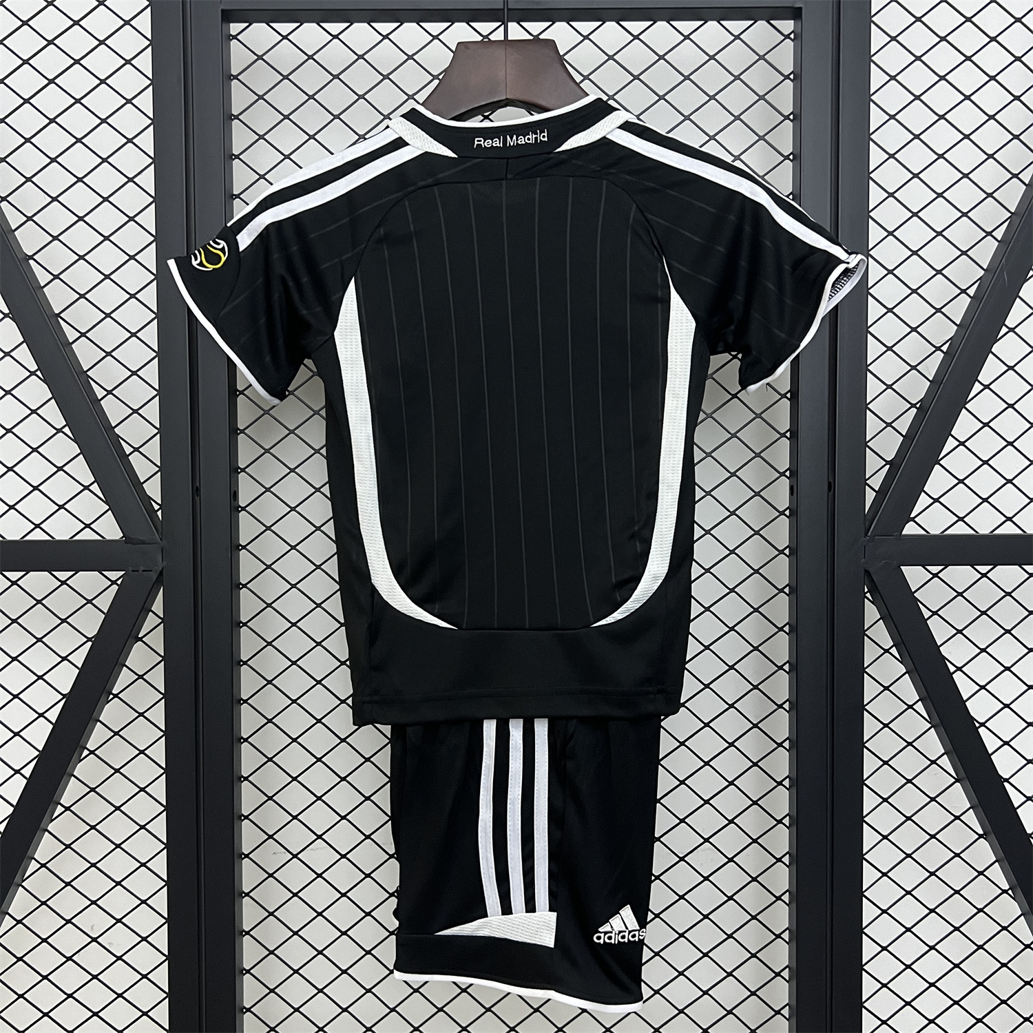 AlphaJersey-Retro Real Madrid 2006-07 Away Kids Kit