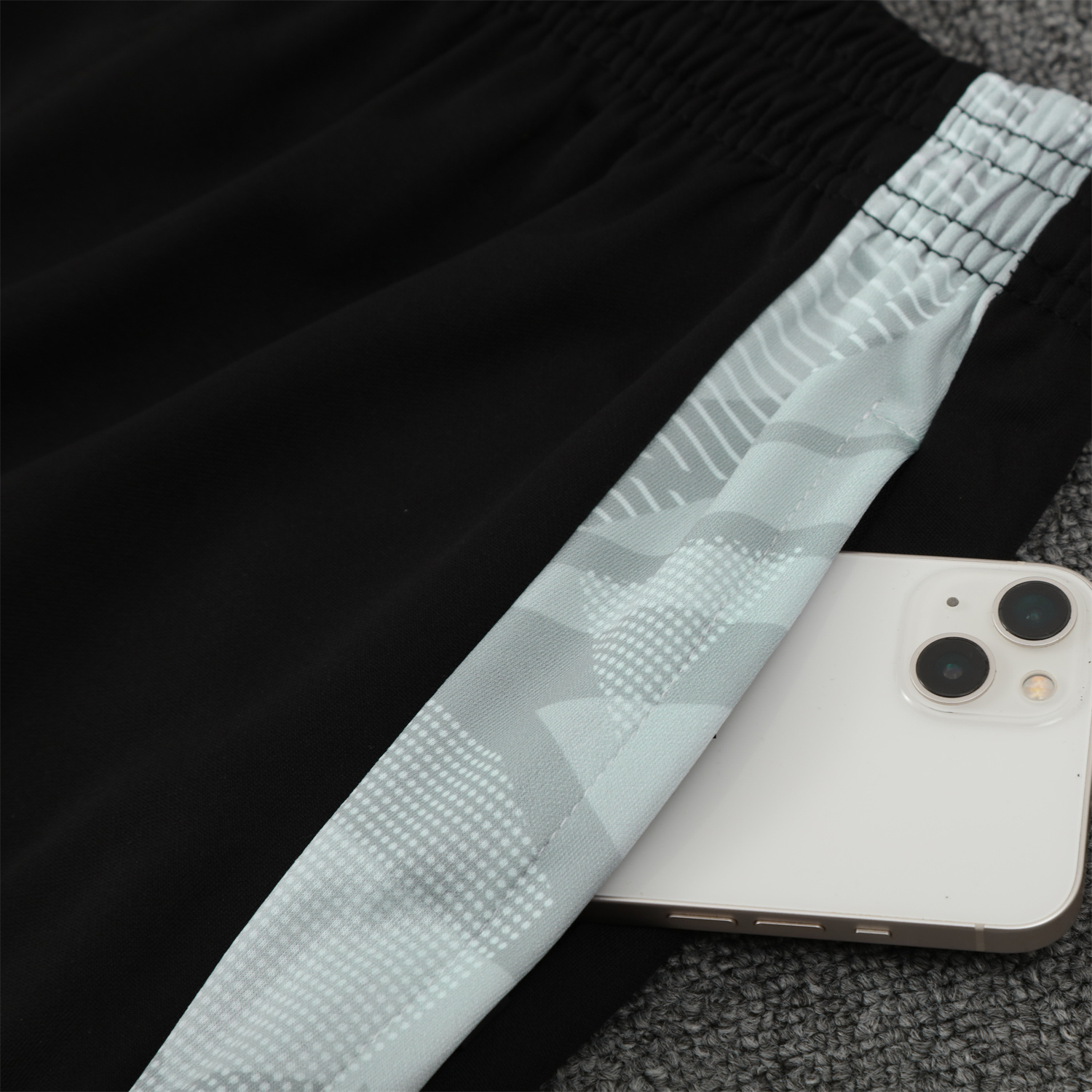 AlphaJersey-Real Madrid 25-26 Traning Hoodie Set - Triangular Spots White Hoodie With Black Pants