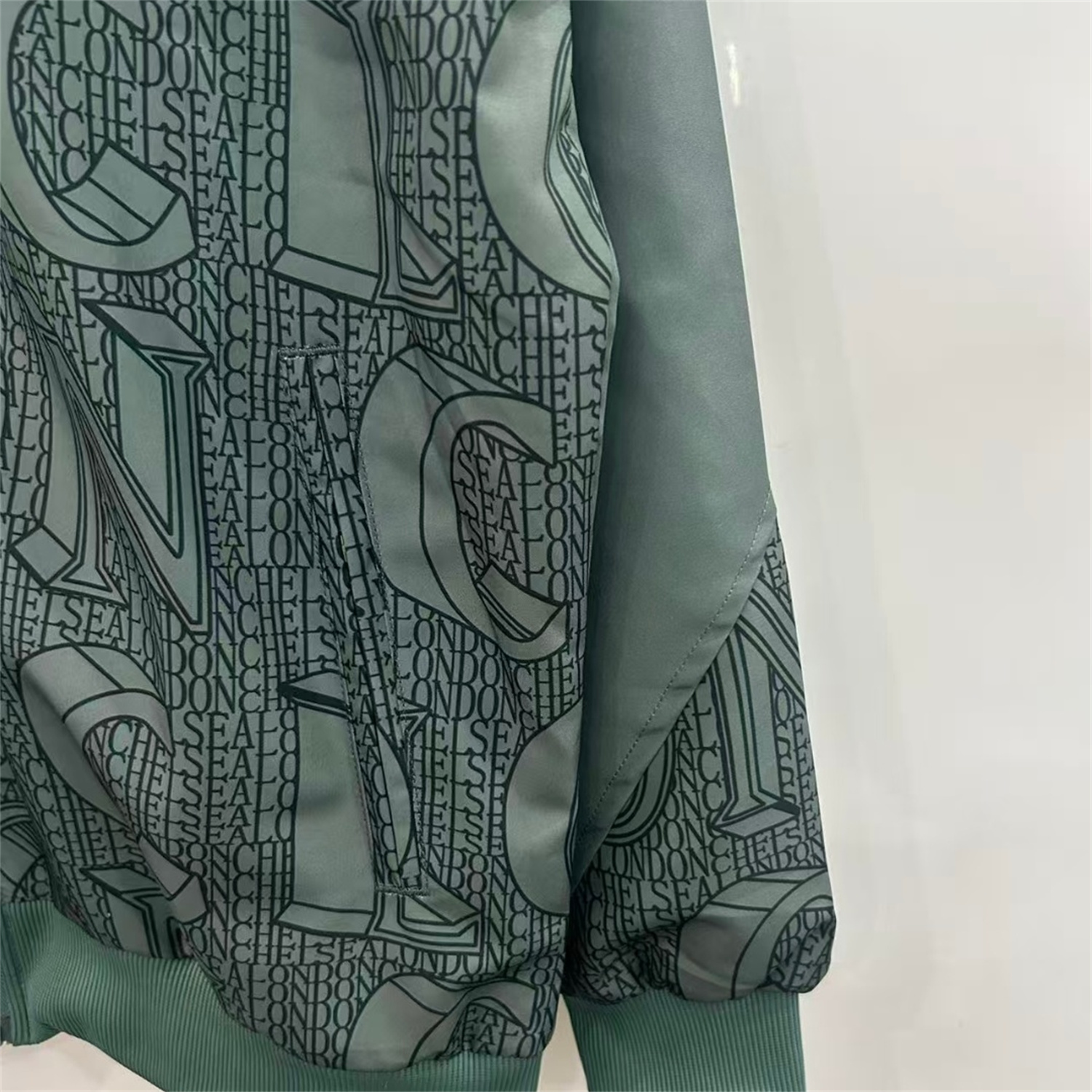 AlphaJersey-C.H.E.L.S.E.A 25-26 Subtle Letter Pattern Windbreaker Jacket - Dark Green