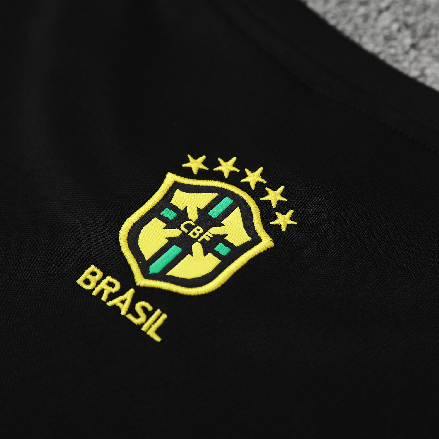 AlphaJersey-Brazil 25-26 Yellow Jesus Statue Short-Sleeve Training Set - Yellow Top & Black Shorts