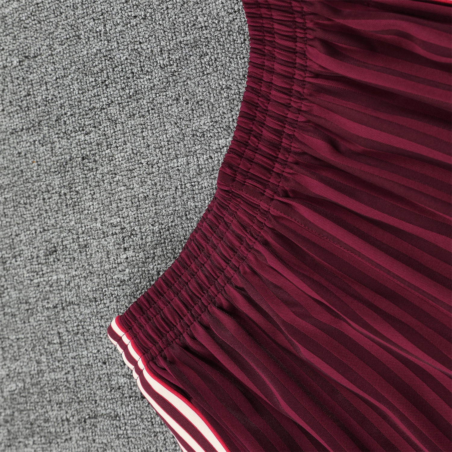 AlphaJersey-Bayern Munich 25-26 Short-Sleeve Training Set - Wine Red Lines Top & Wine Red Lines Shorts