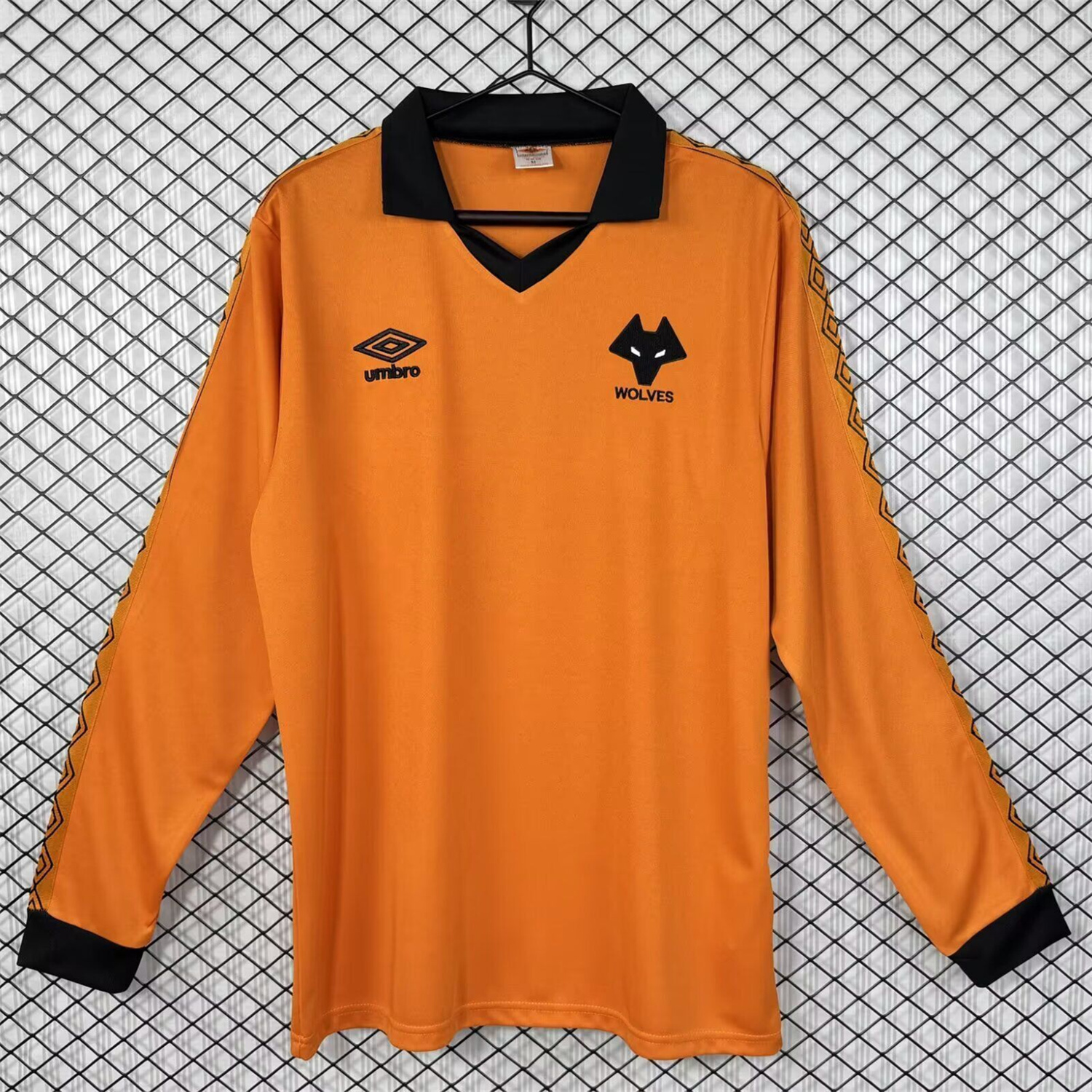 AlphaJersey-Retro Wolverhampton Wanderers Wolves 1979-82 Home Long Sleeves Jersey - Fans Version