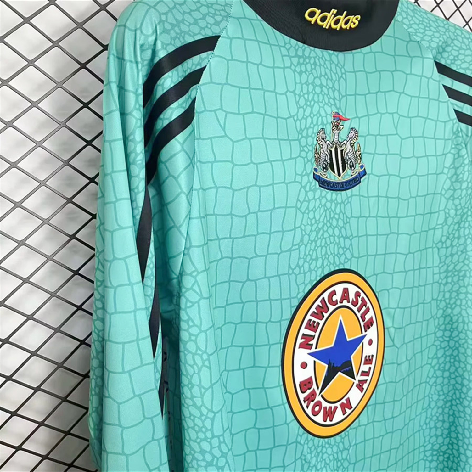 AlphaJersey-Retro Newcastle United 1997-98 Long Sleeves Cyan Goalkeeper Jersey