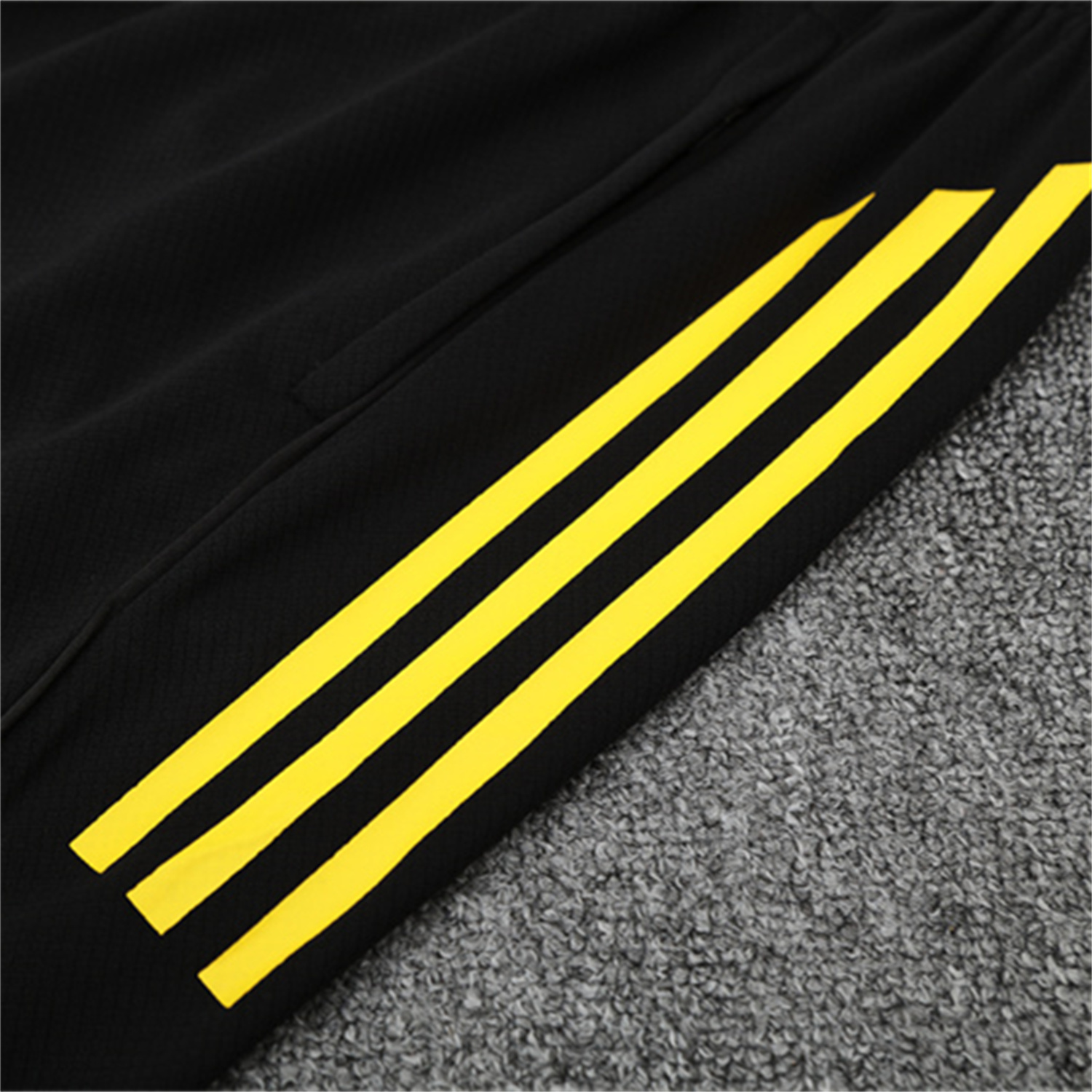 AlphaJersey-Manchester United 25-26 Short-Sleeve Training Set - Black Top & Black shorts