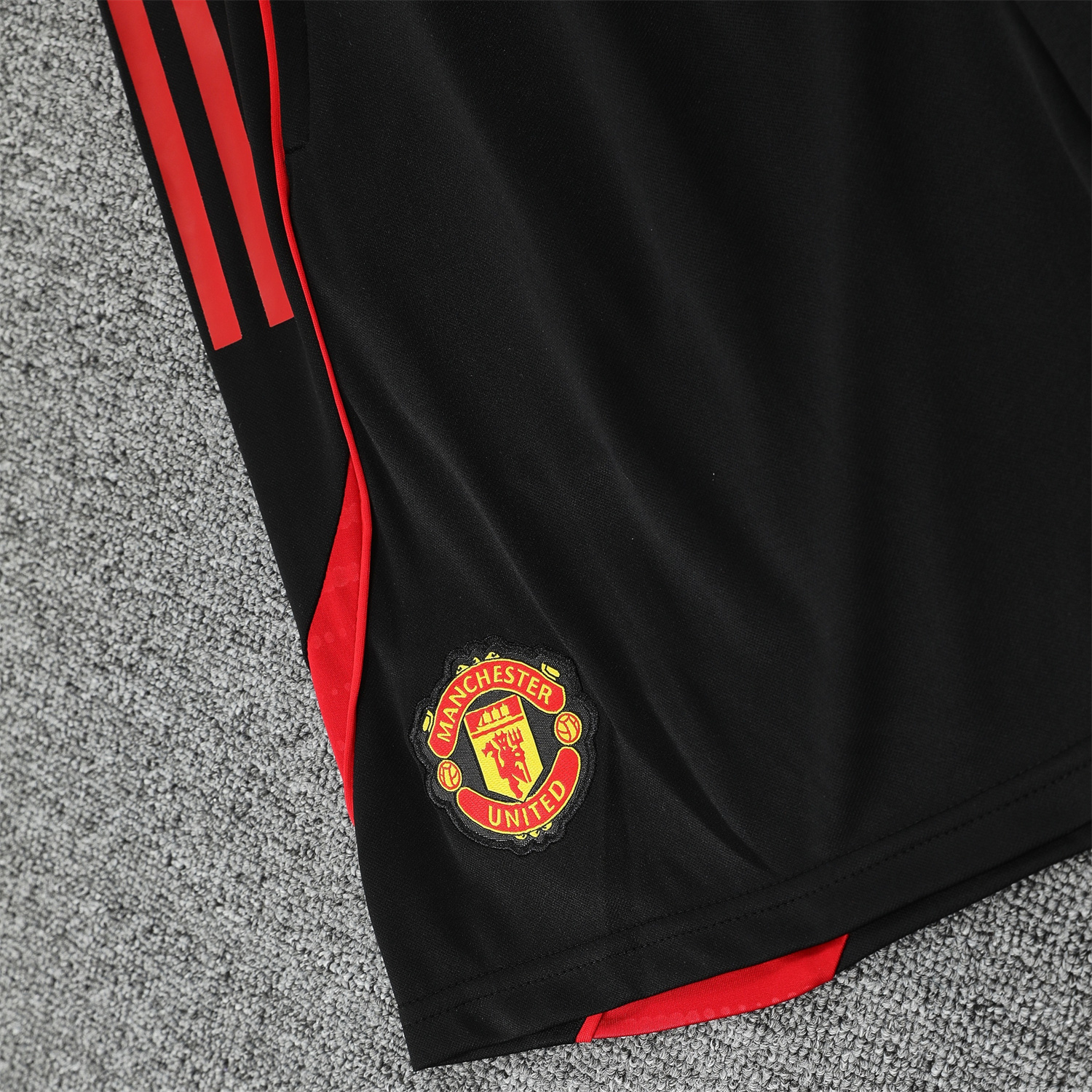 AlphaJersey-Manchester United 25-26 Short-Sleeve Training Set - Red Black Blocks White Top & Black Shorts