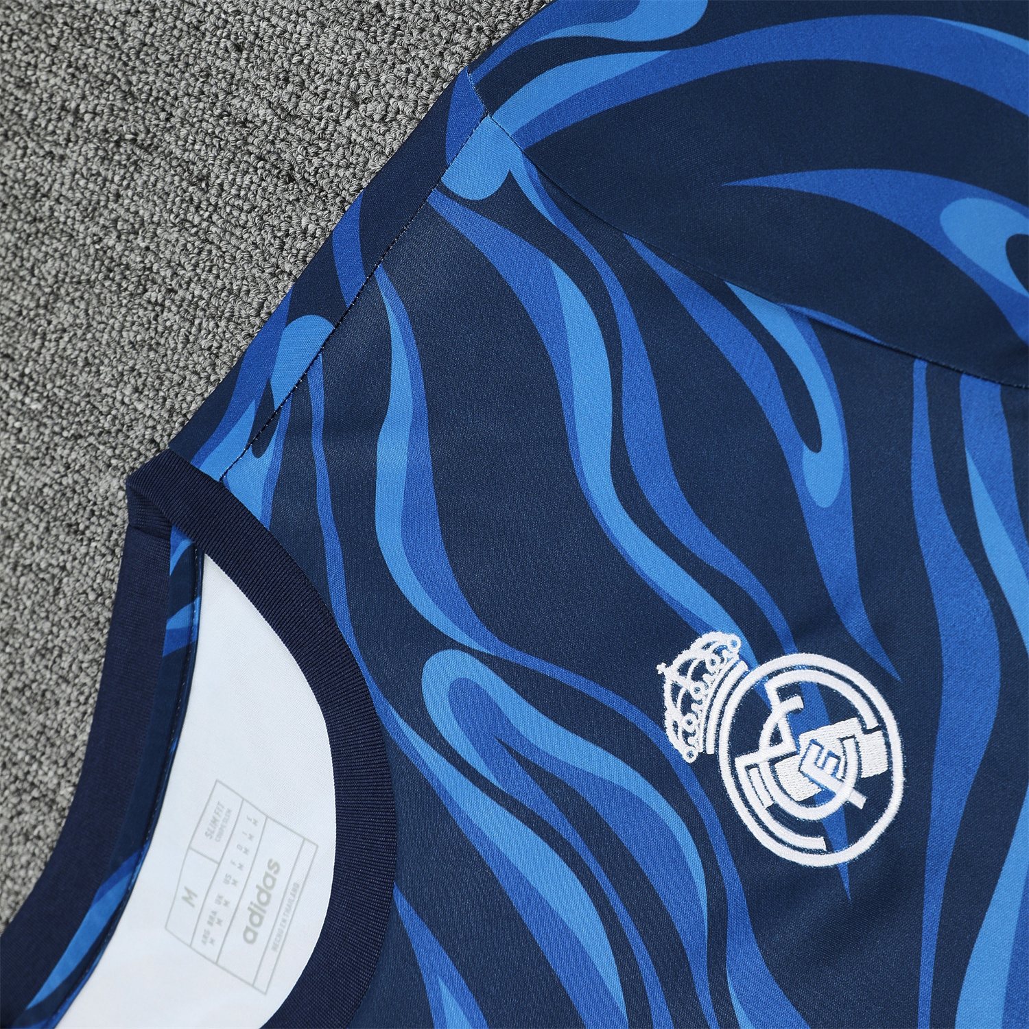 AlphaJersey-Real Madrid 25-26 Short-Sleeve Training Set - Blue Water Pattern Top & Deep Blue Shorts