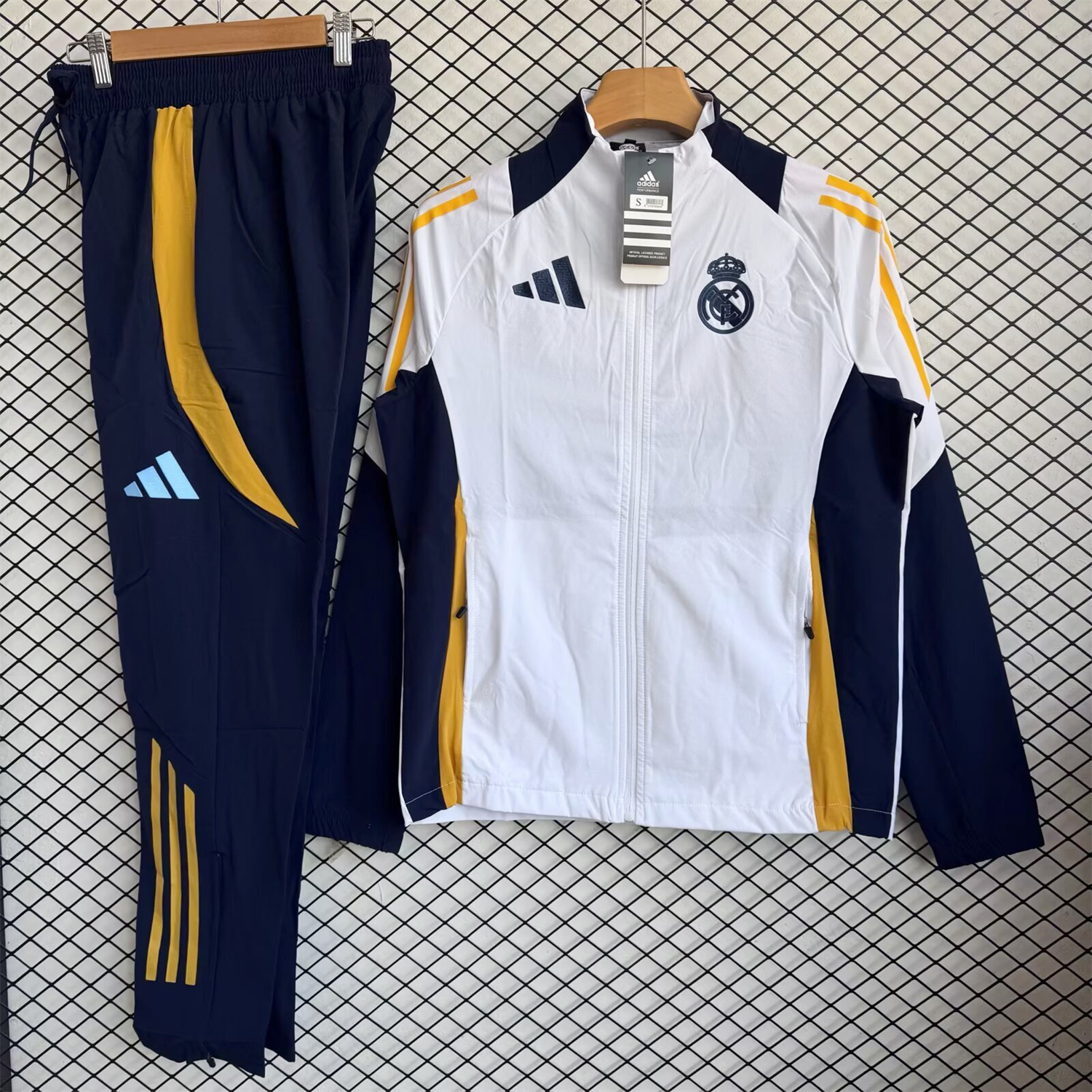 AlphaJersey-Real Madrid 25-26 Windbreaker Training Set - White Top and Black Pants