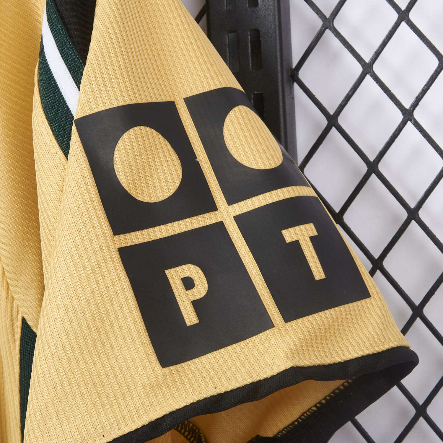 AlphaJersey-Retro Sporting CP 03-04 Away Jersey