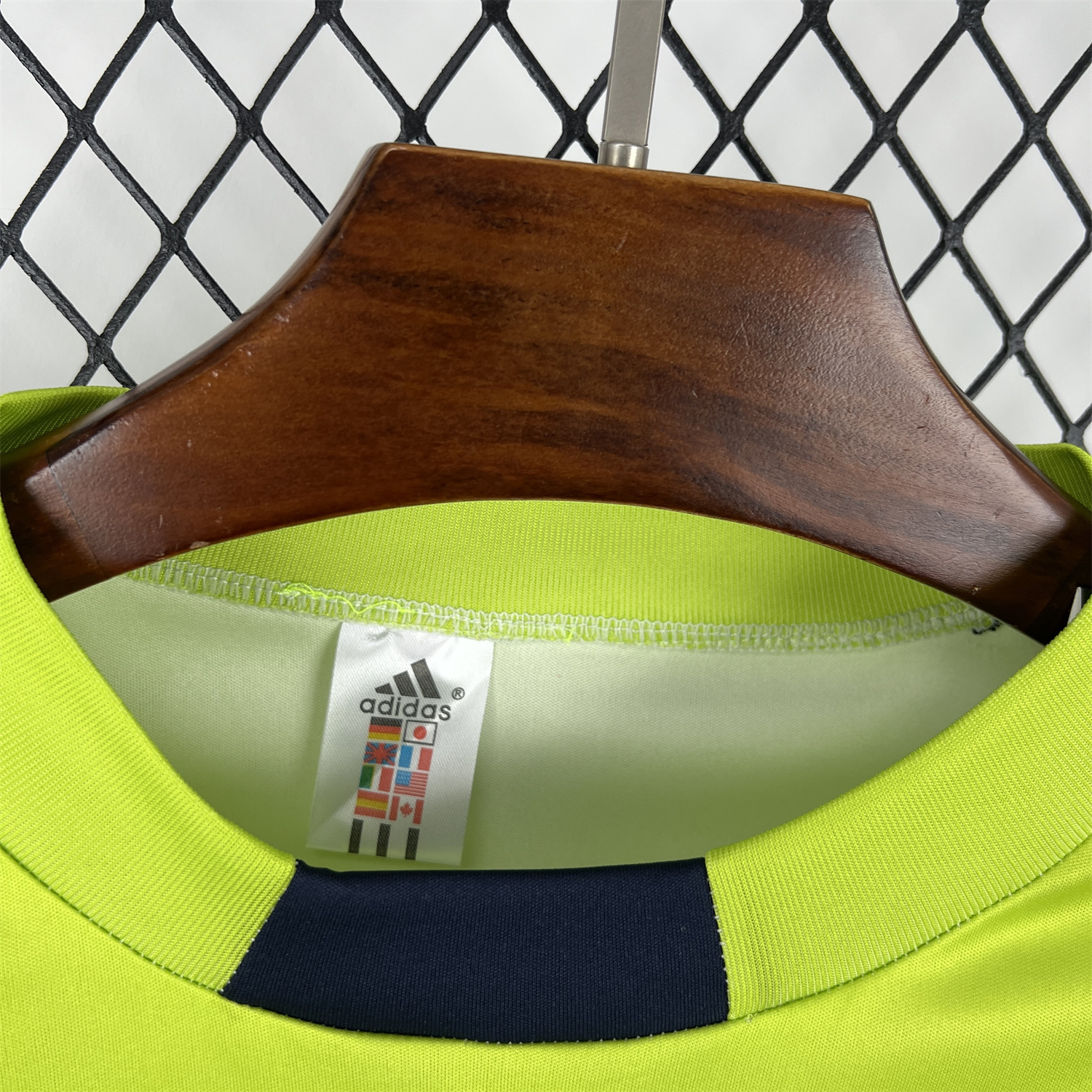 AlphaJersey-Retro Real Madrid 1999-00 Green Goalkeeper Long Sleeves Jersey