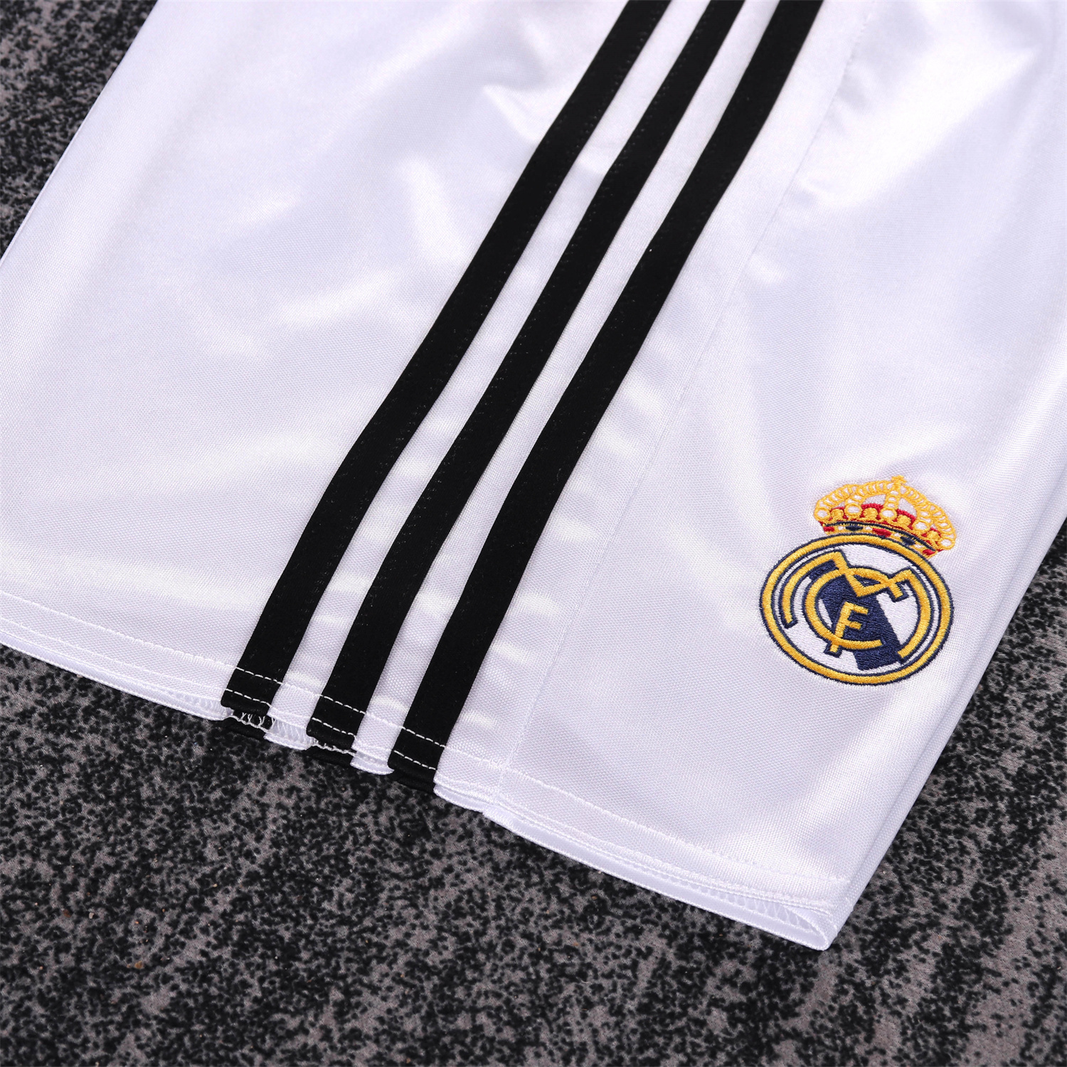 AlphaJersey-Retro Real Madrid 04-05 Home Kids Kit