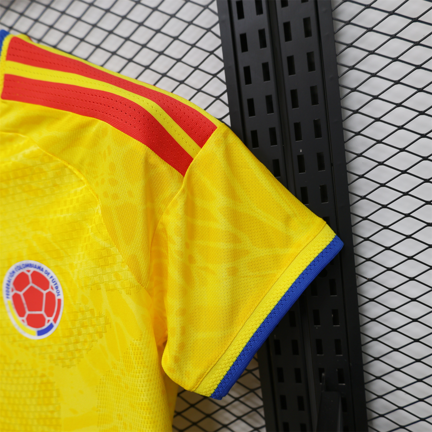 AlphaJersey-Women's Colombia 2026 Home Cropped Jersey - Player Version