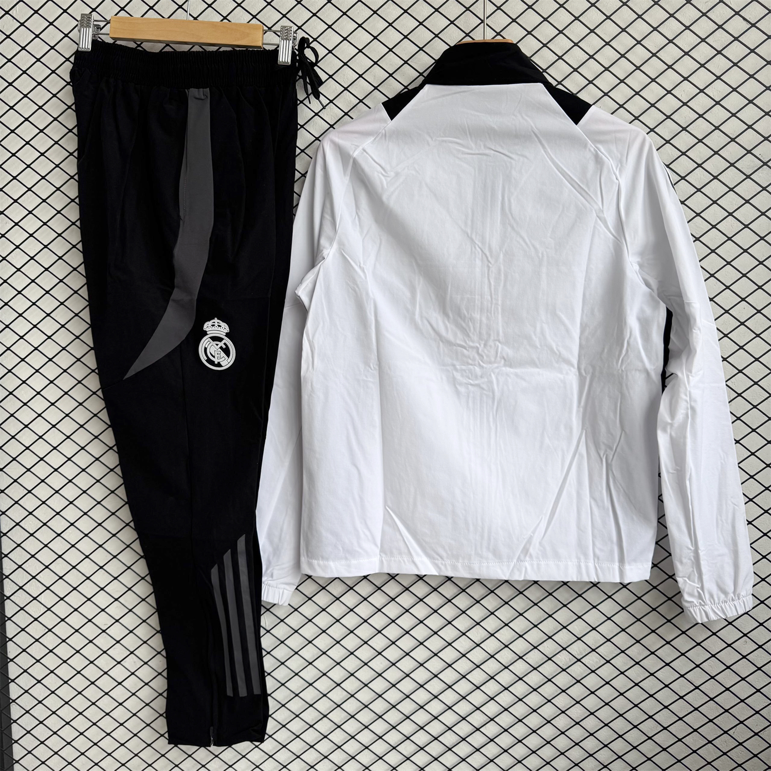 AlphaJersey-Real Madrid 25-26 Windbreaker Training Set - White With Black Top and Black Pants
