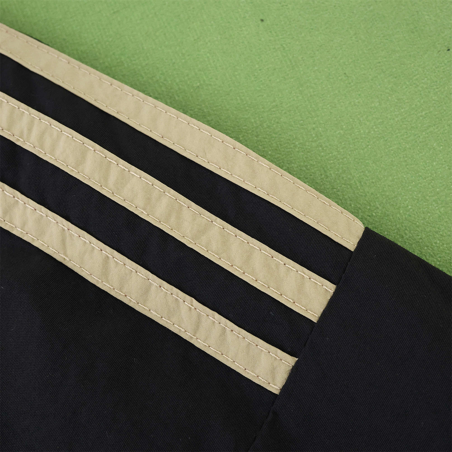 AlphaJersey-Liver.pool 25-26 Throwback Windbreaker Jacket - Black