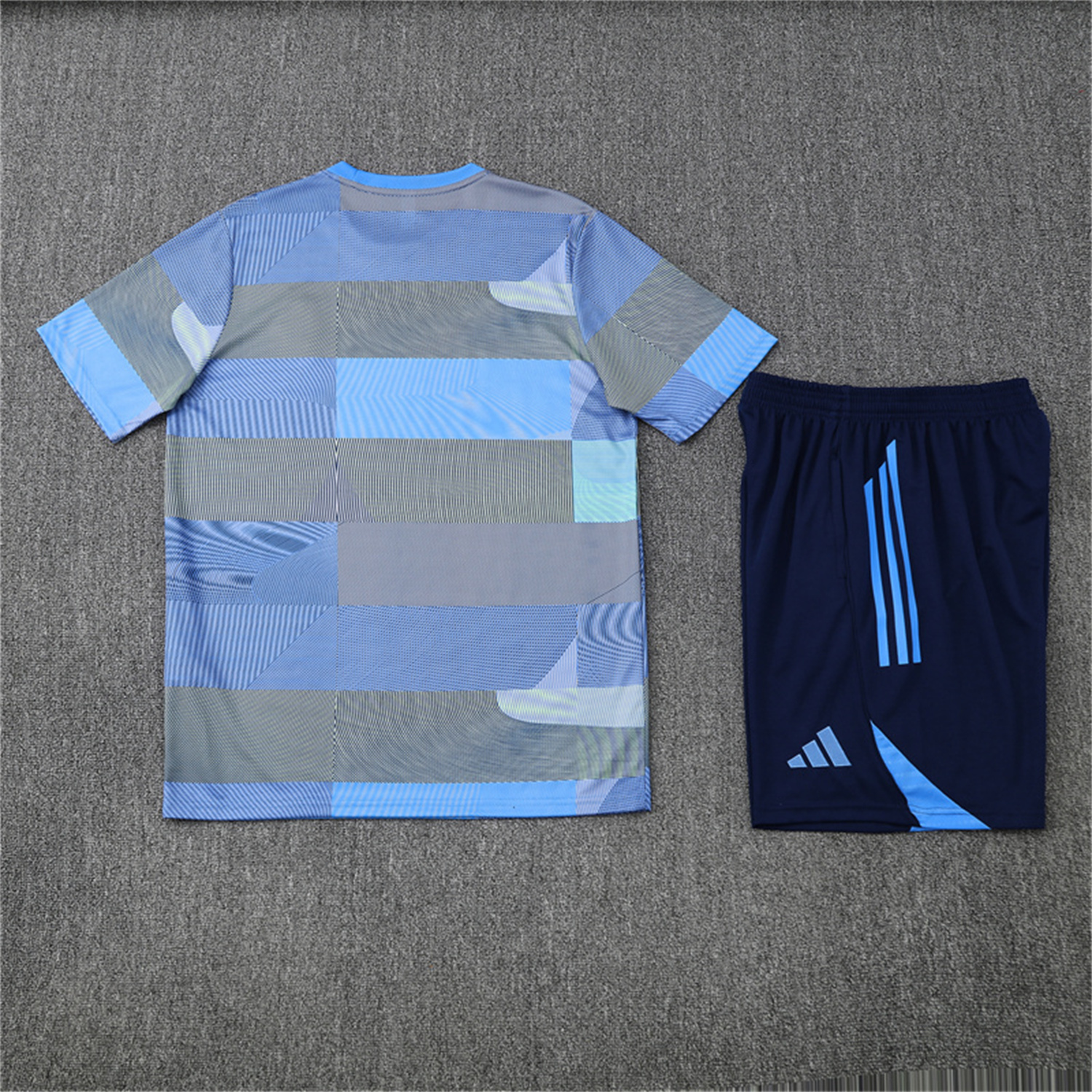 AlphaJersey-Real Madrid 25-26 Pre-Match Kids Short-Sleeve Training Set - Blue-Gray Camouflage Top and Blue Shorts