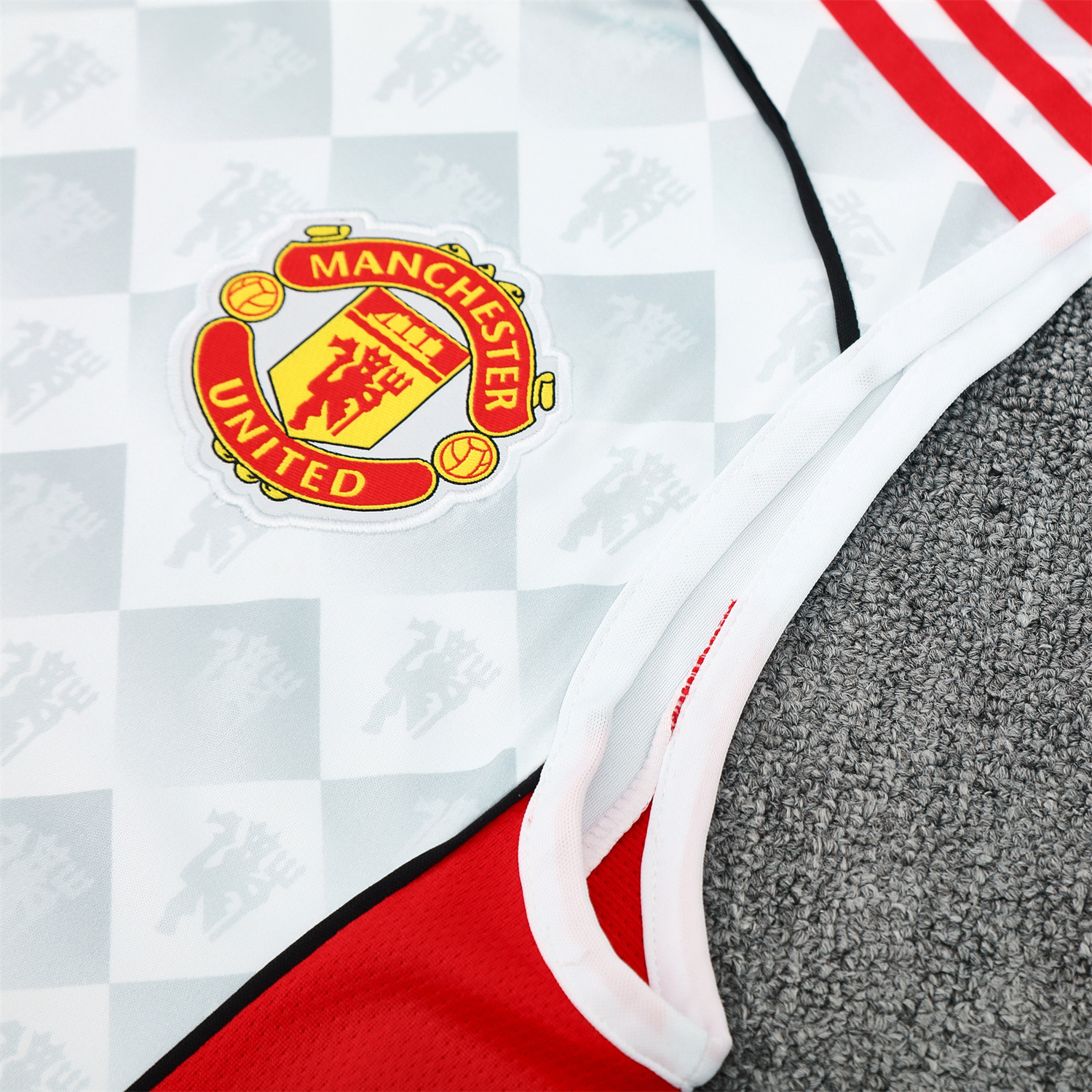 AlphaJersey-Manchester United 25-26 Vest Training Set - Red Edge White Vest & Black Shorts