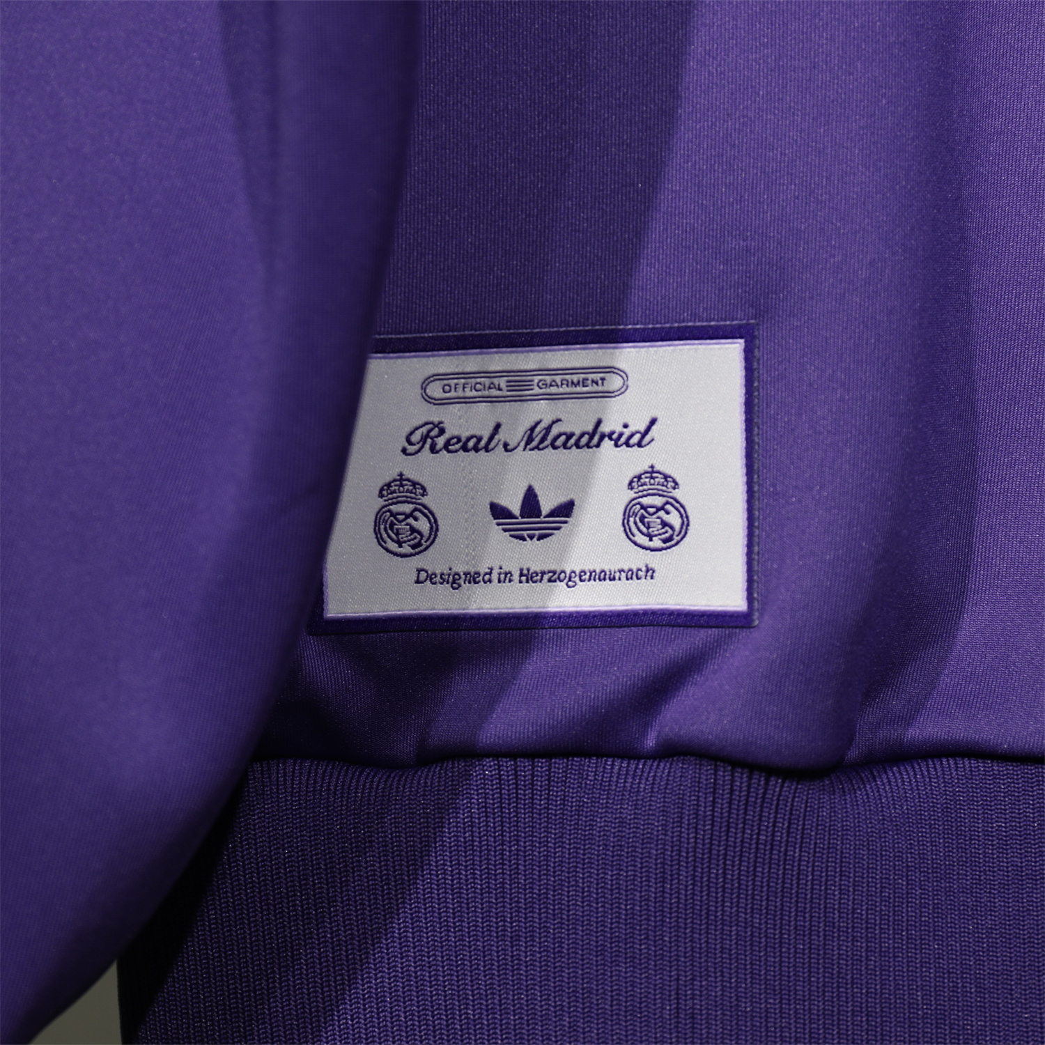 AlphaJersey-Real Madrid 25-26 White Lines Training Set - Purple Top and Purple Pants