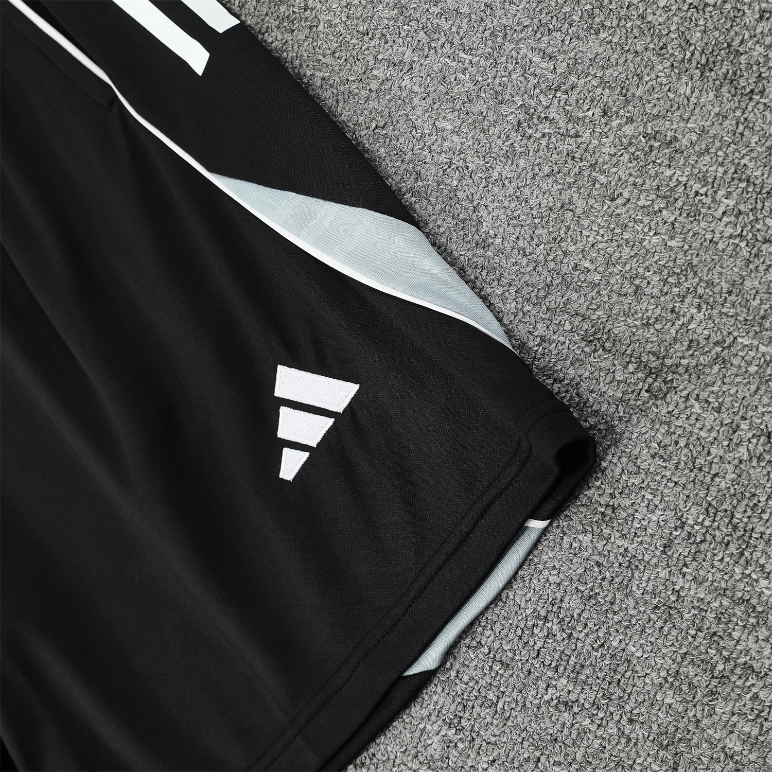 AlphaJersey-Real Madrid 25-26 Vest Training Set - Blue Purple Curve Pattern Vest & Black Shorts