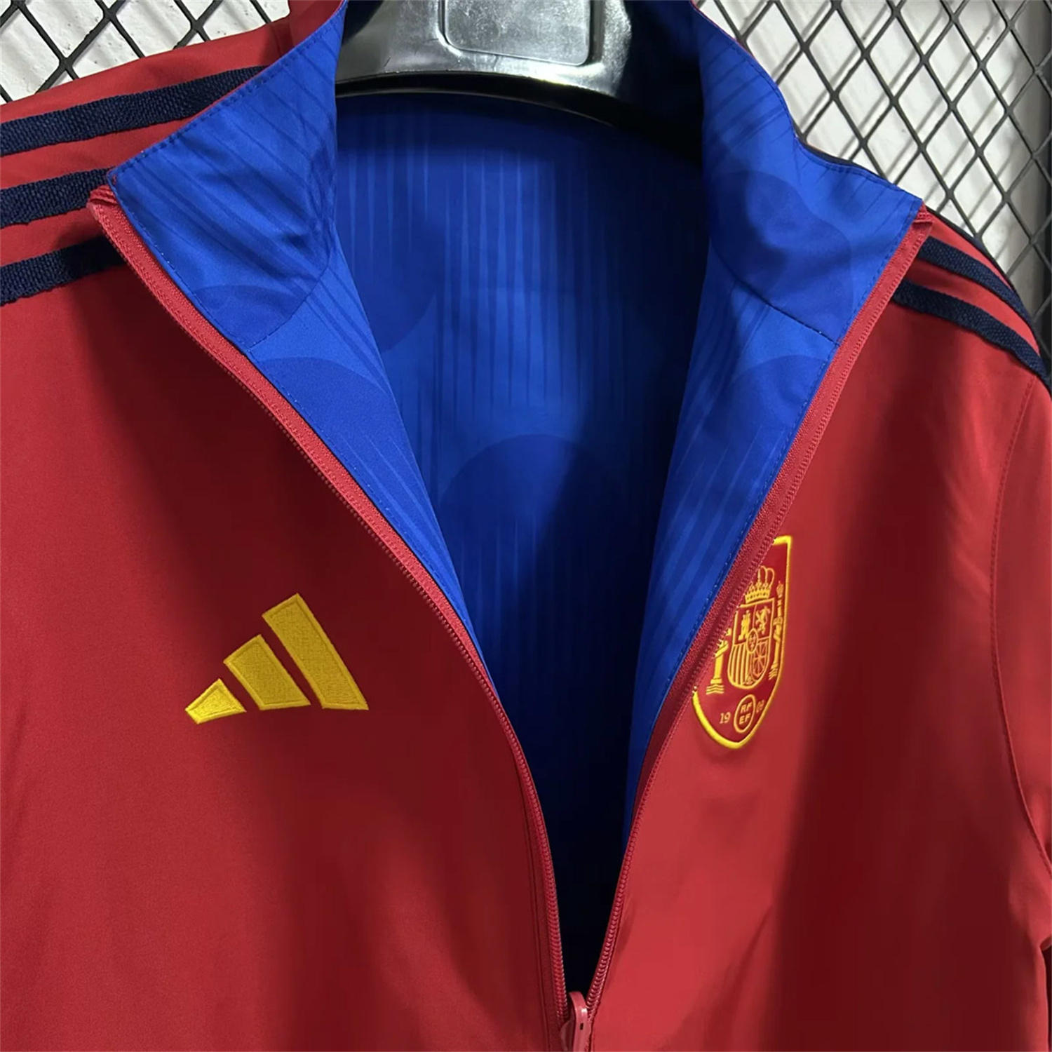AlphaJersey-Spain 2026 Pre-Match Double Sided Reversible Windbreaker - Red