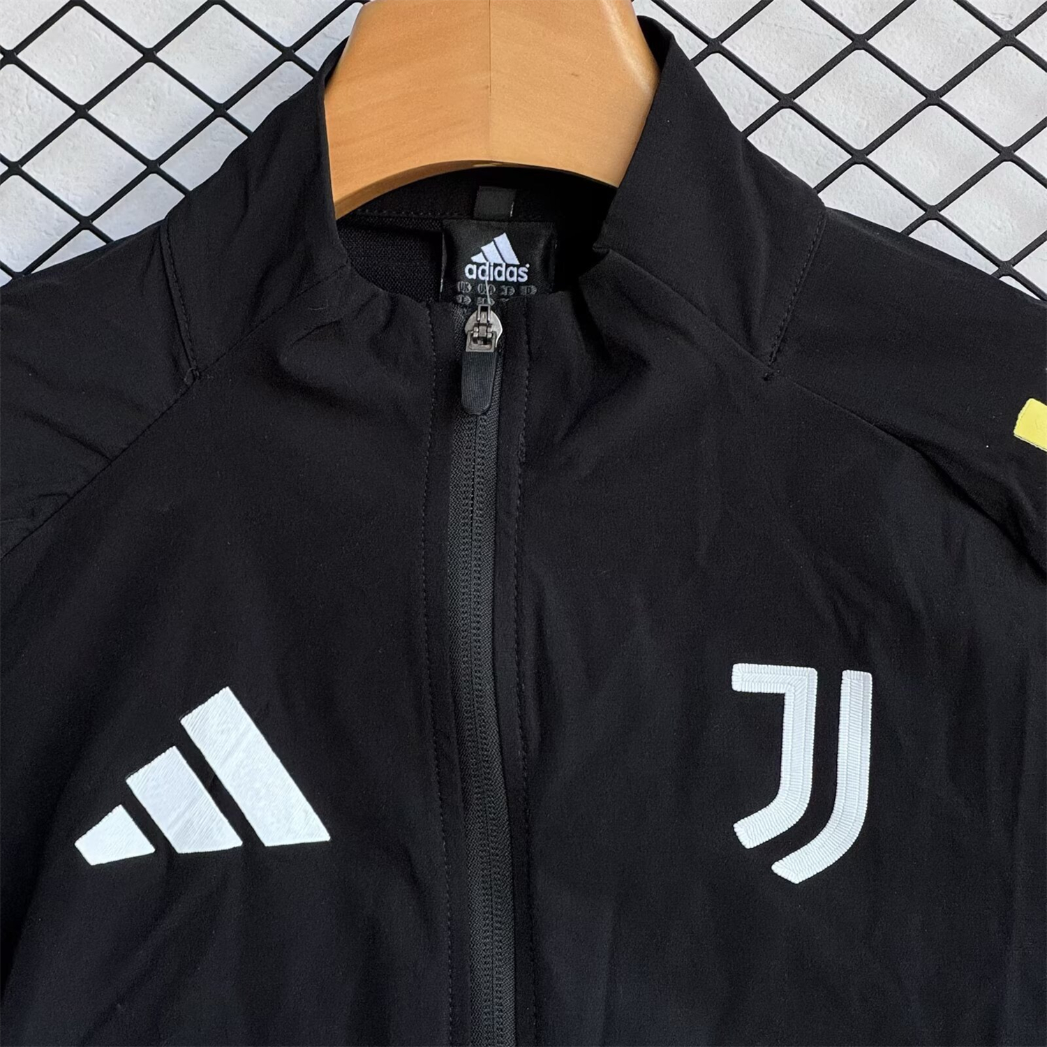 AlphaJersey-Juventus 25-26 Yellow Lines Windbreaker Training Set - Black Top and Pants