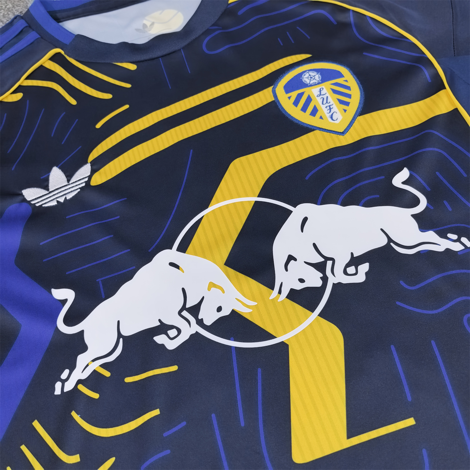 AlphaJersey-Leeds United 25-26 Yellow Stripes Blue Special Jersey - Fans Version