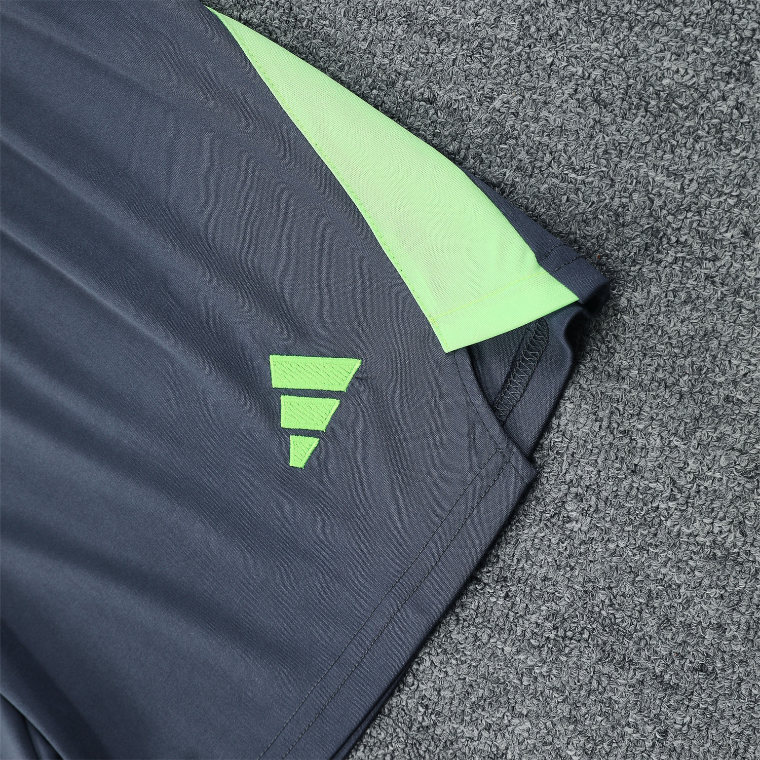 AlphaJersey-Real Madrid 25-26 Long-Sleeve Training Set - Deep Gray Top & Gray Shorts