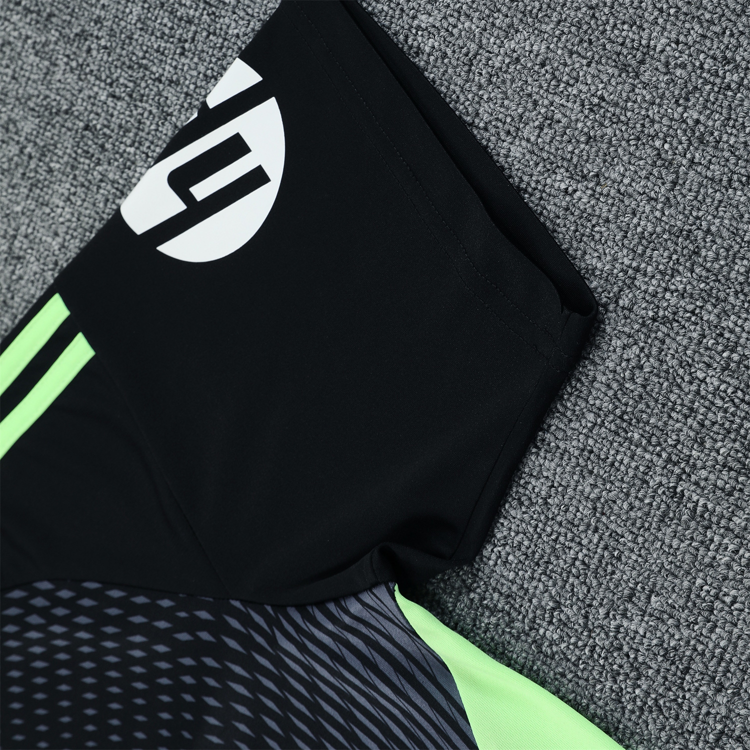 AlphaJersey-Real Madrid 25-26 Short-Sleeve Training Set - Deep Gray Top & Gray Shorts