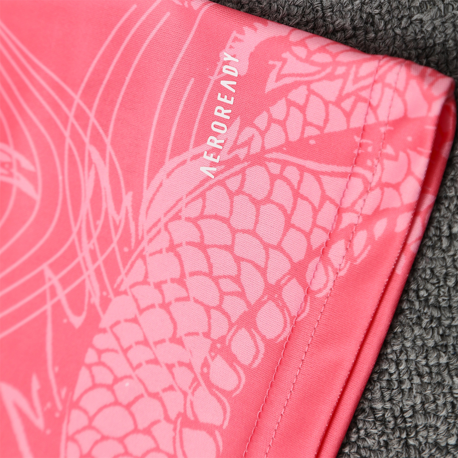AlphaJersey-Real Madrid 25-26 Vest Training Set - Pink-Black Dragon Vest & Black-White Shorts