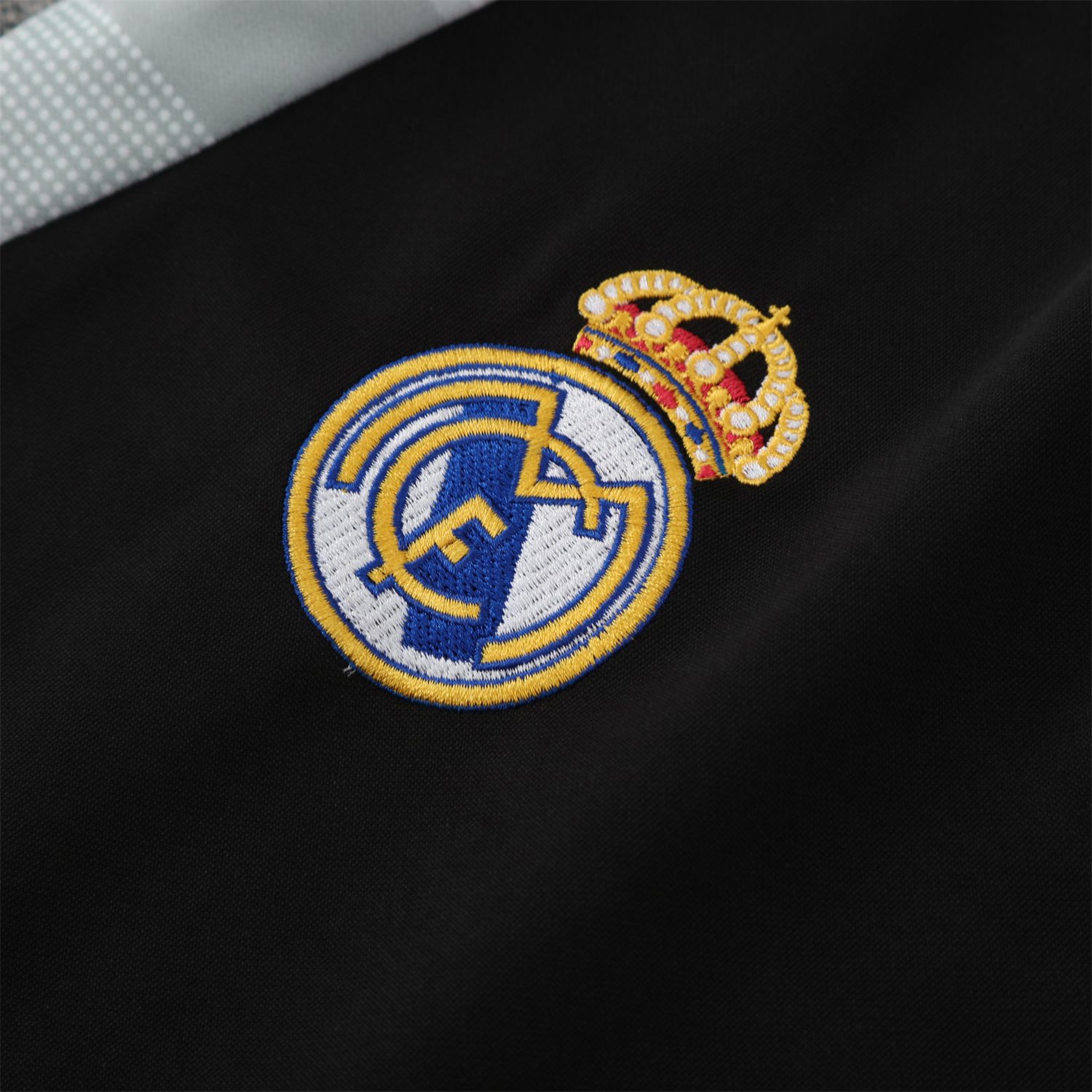 AlphaJersey-Real Madrid 25-26 Traning Hoodie Set - Triangular Spots White Hoodie With Black Pants