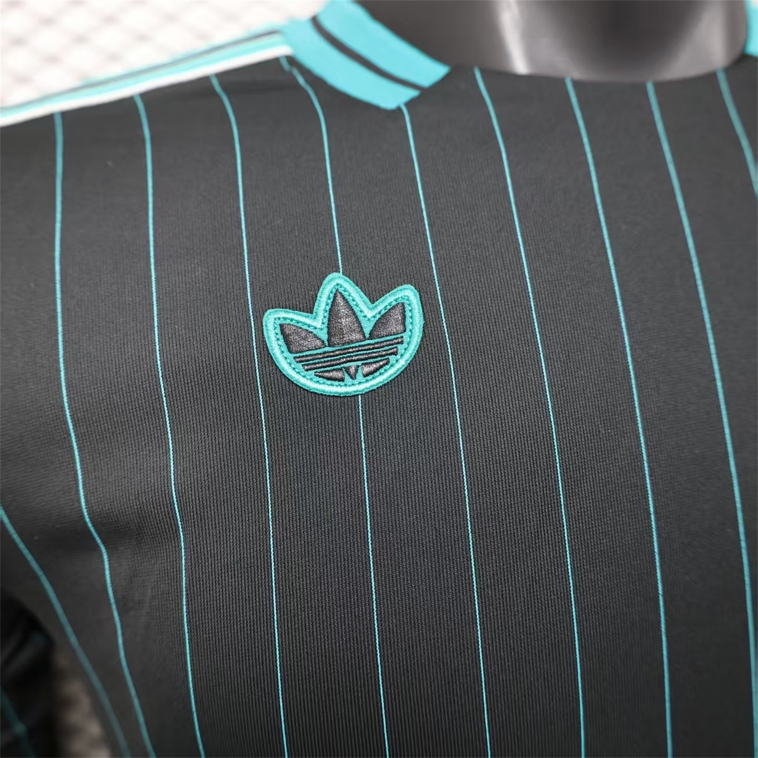AlphaJersey-Liver.pool 25-26 Icon Range Travel Special Edition Black Jersey - Player Version