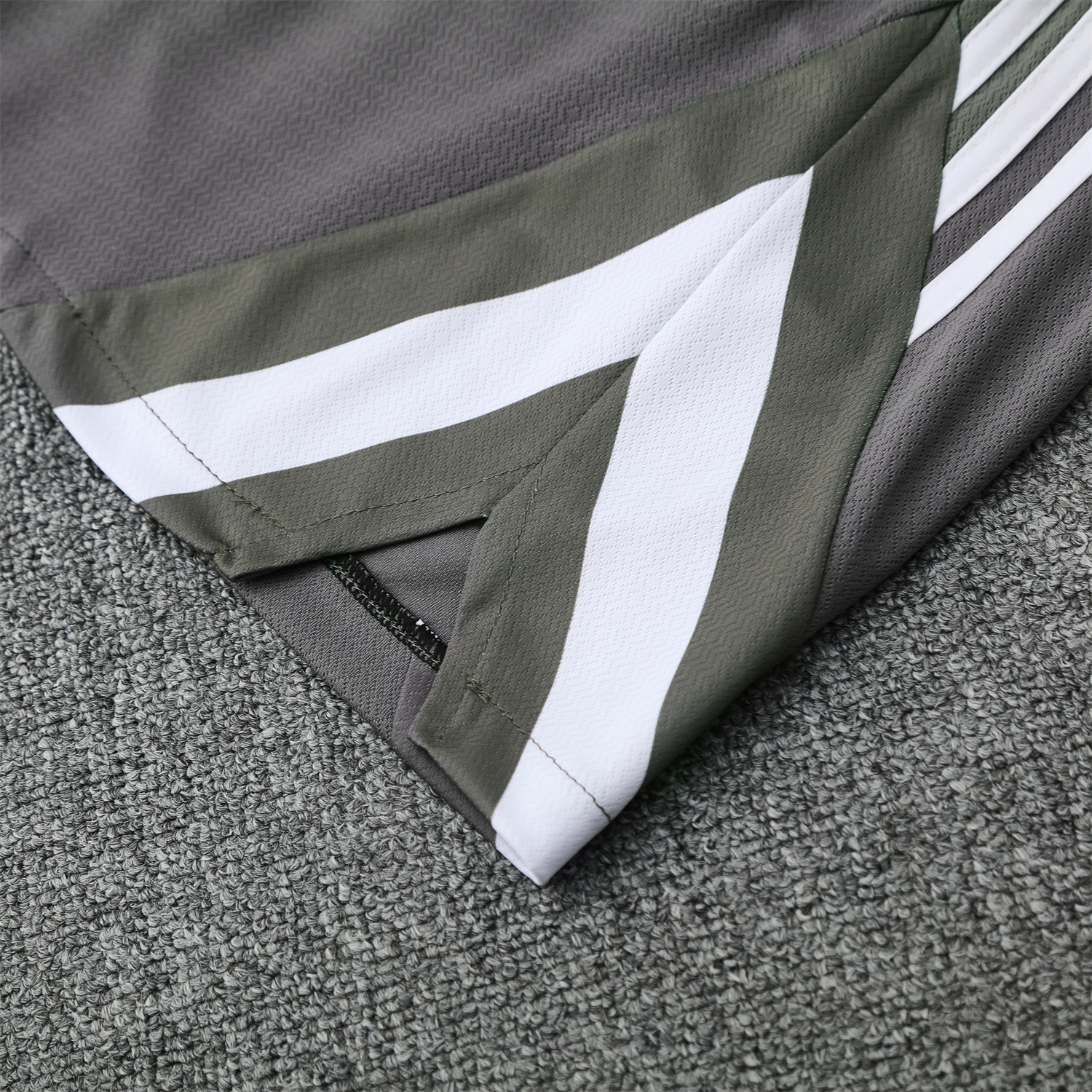 AlphaJersey-Real Madrid 25-26 Short-Sleeve Training Set - White Top & Gray Shorts