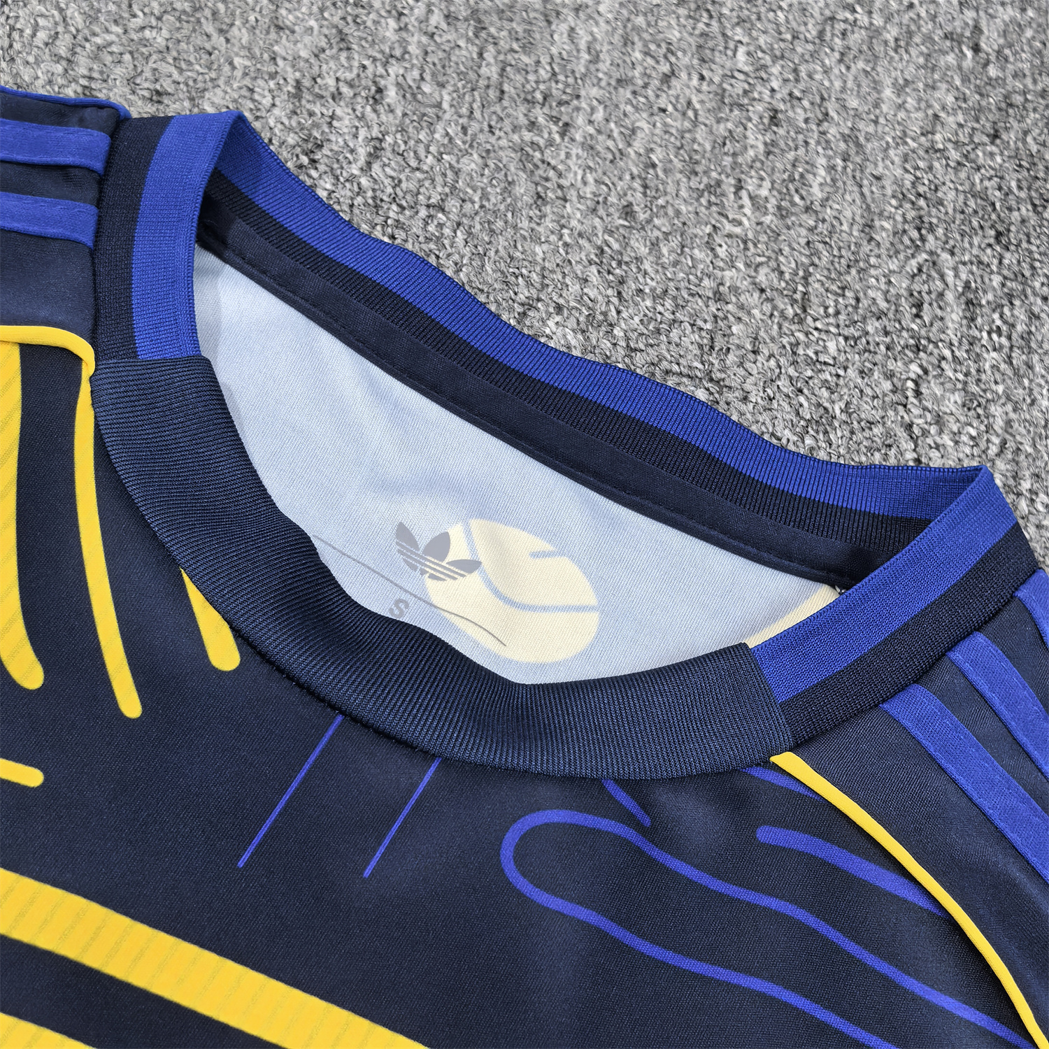 AlphaJersey-Leeds United 25-26 Yellow Stripes Blue Special Jersey - Fans Version