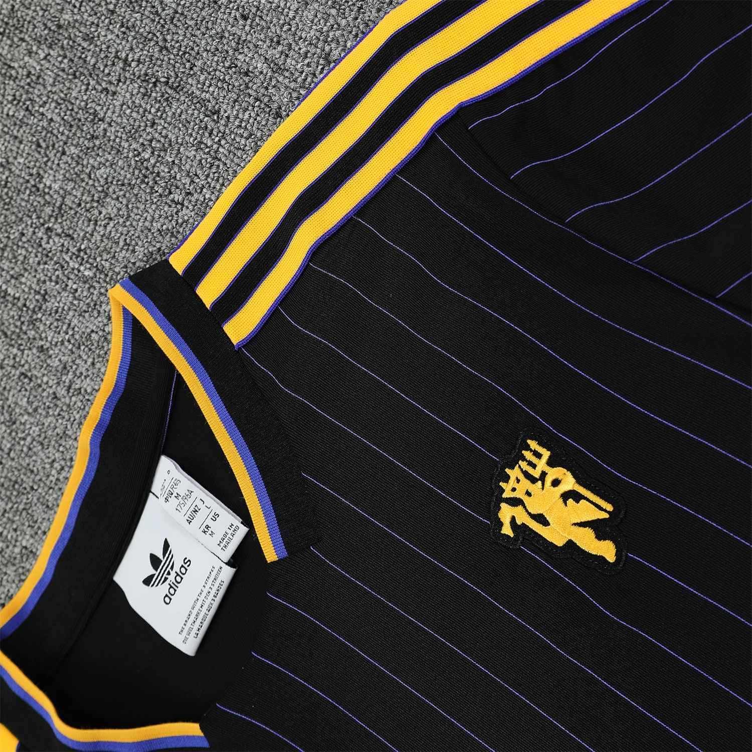 AlphaJersey-Manchester United 25-26 Trefoil Travel Short-Sleeve Training Set - Black Top & Black Shorts