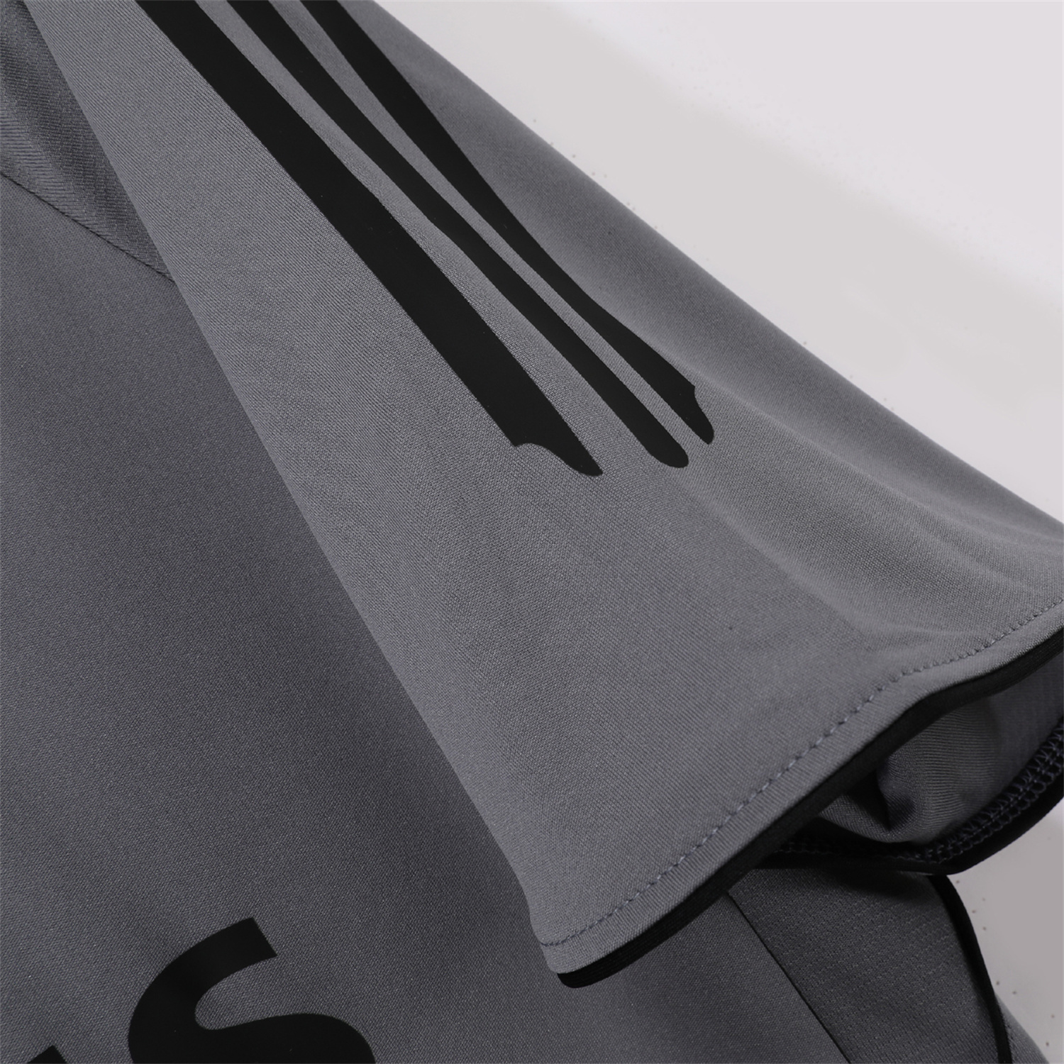 AlphaJersey-Retro Real Madrid 04-05 Third Grey Jersey