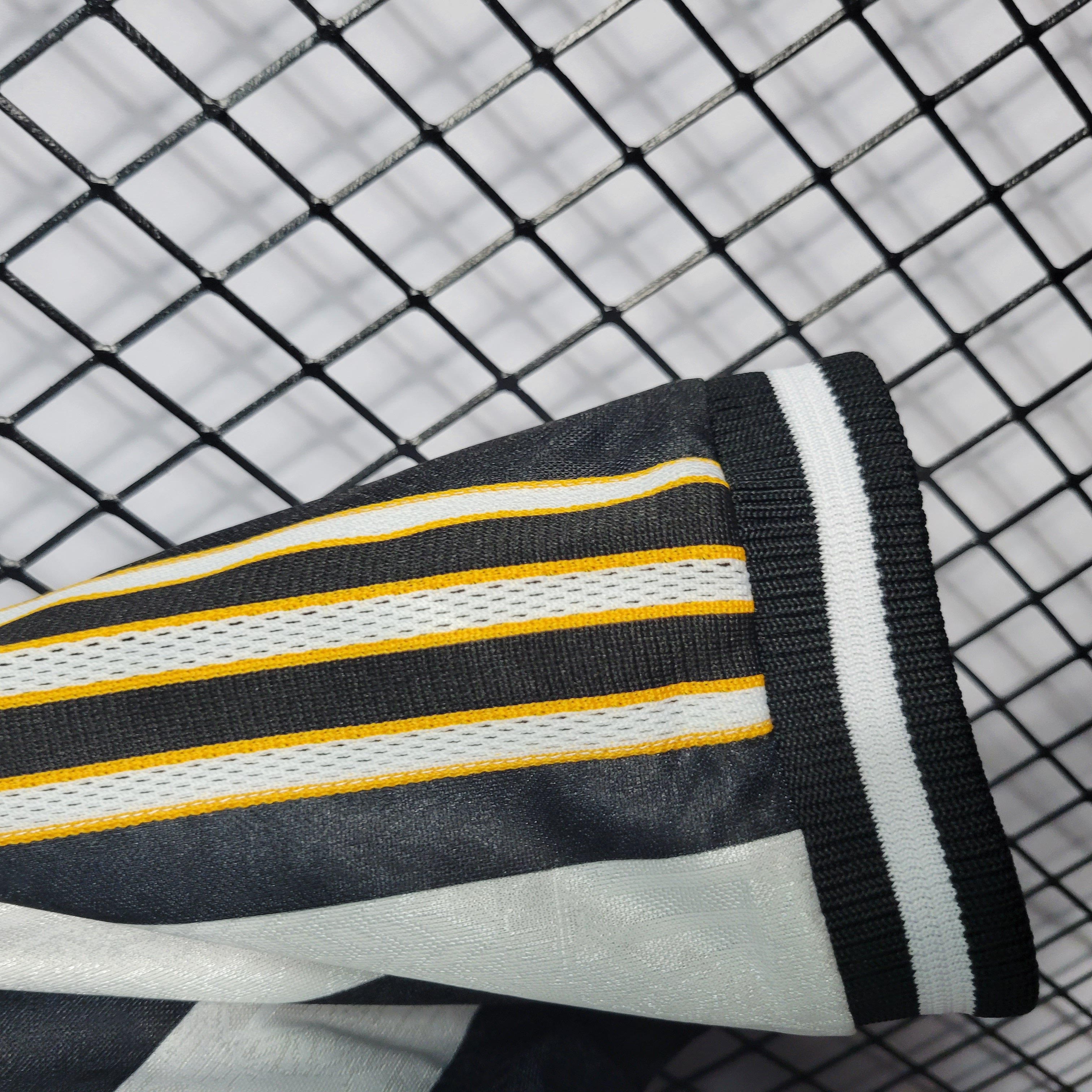 AlphaJersey-Retro Newcastle United 1997-99 Home Stadium Jersey
