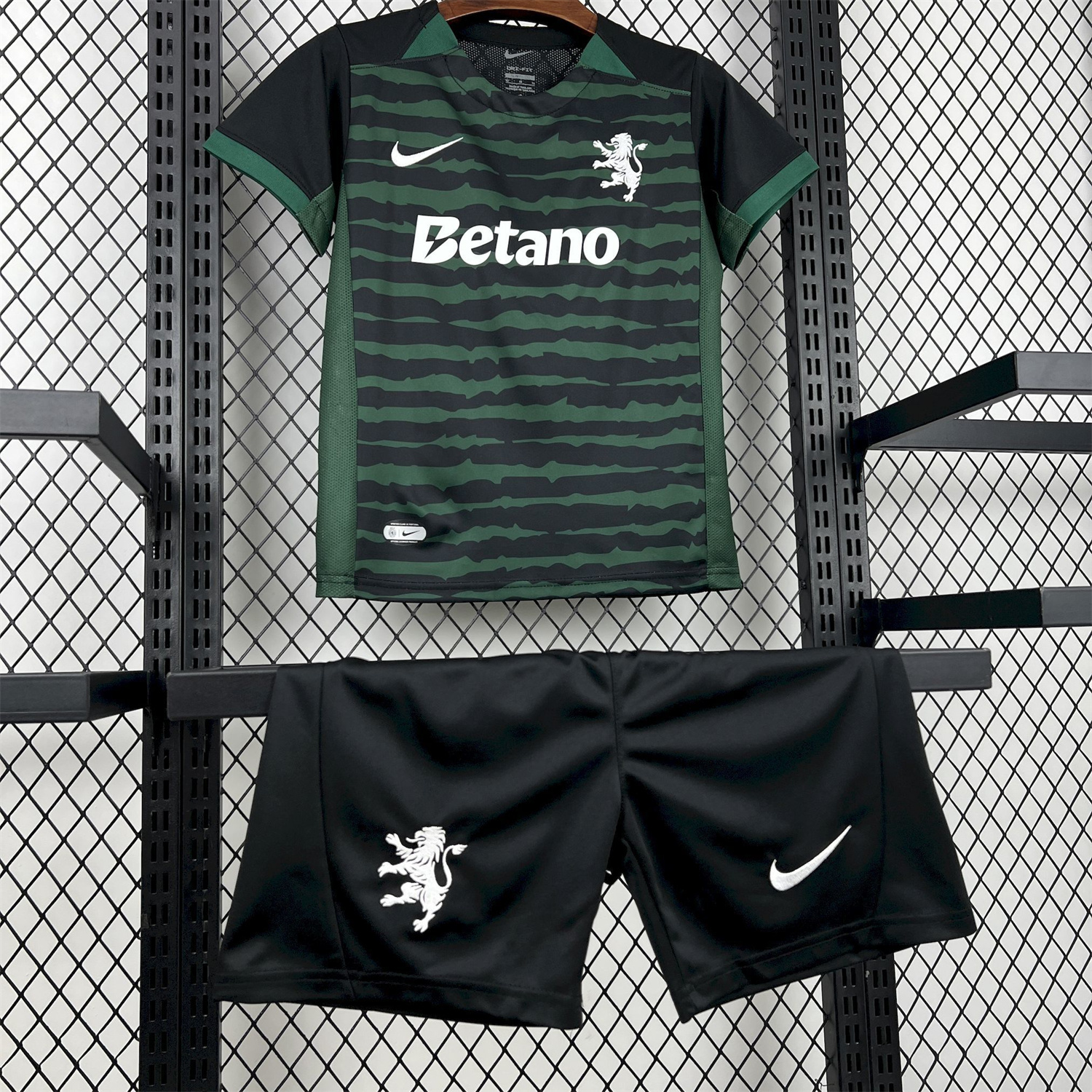 AlphaJersey-Sporting CP 25-26 Goalkeeper Green And Black Kids Kit