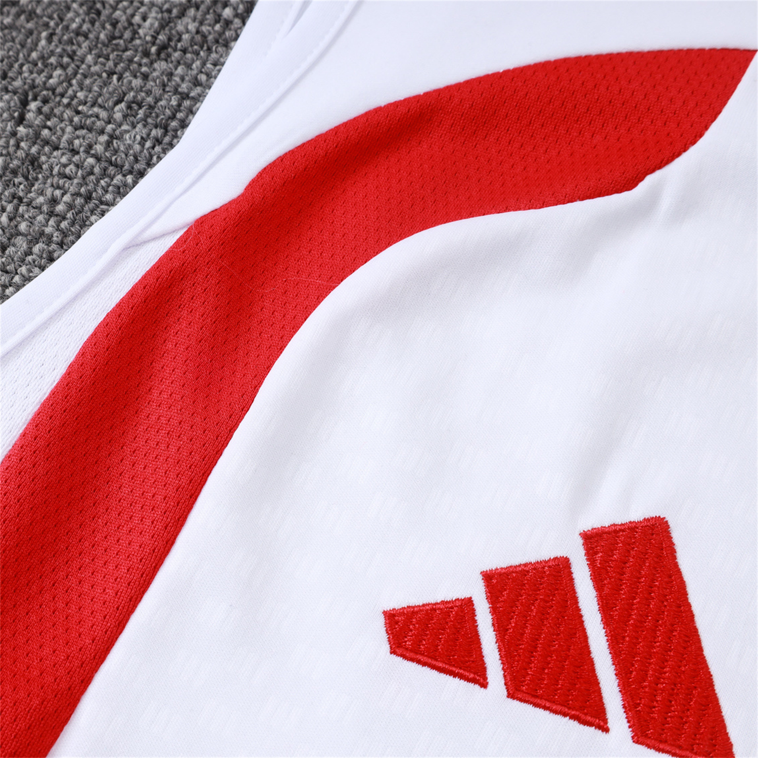 AlphaJersey-SC Internacional 2026 Vest Training Set - White Vest and Red Shorts
