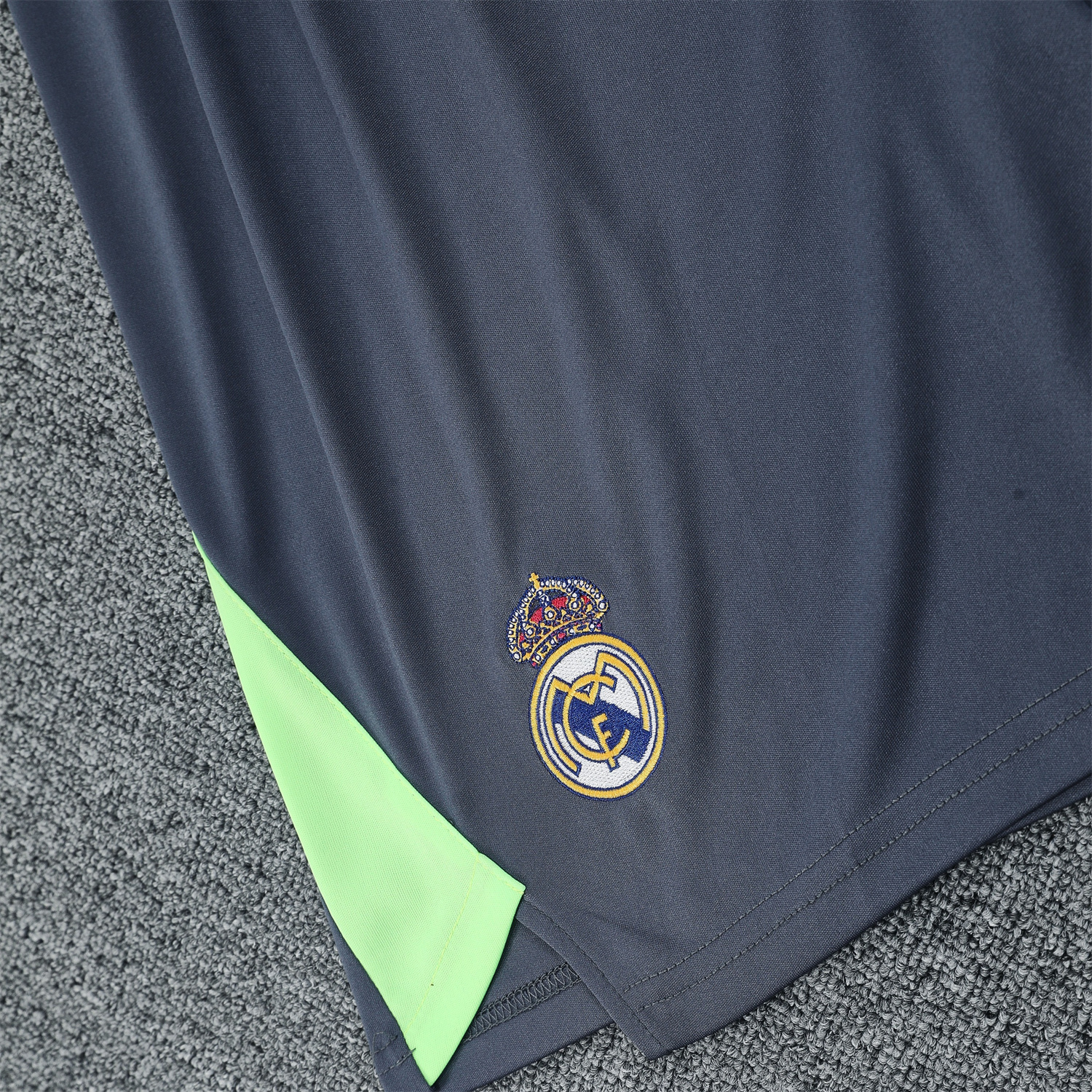 AlphaJersey-Real Madrid 25-26 Long-Sleeve Training Set - Deep Gray Top & Gray Shorts