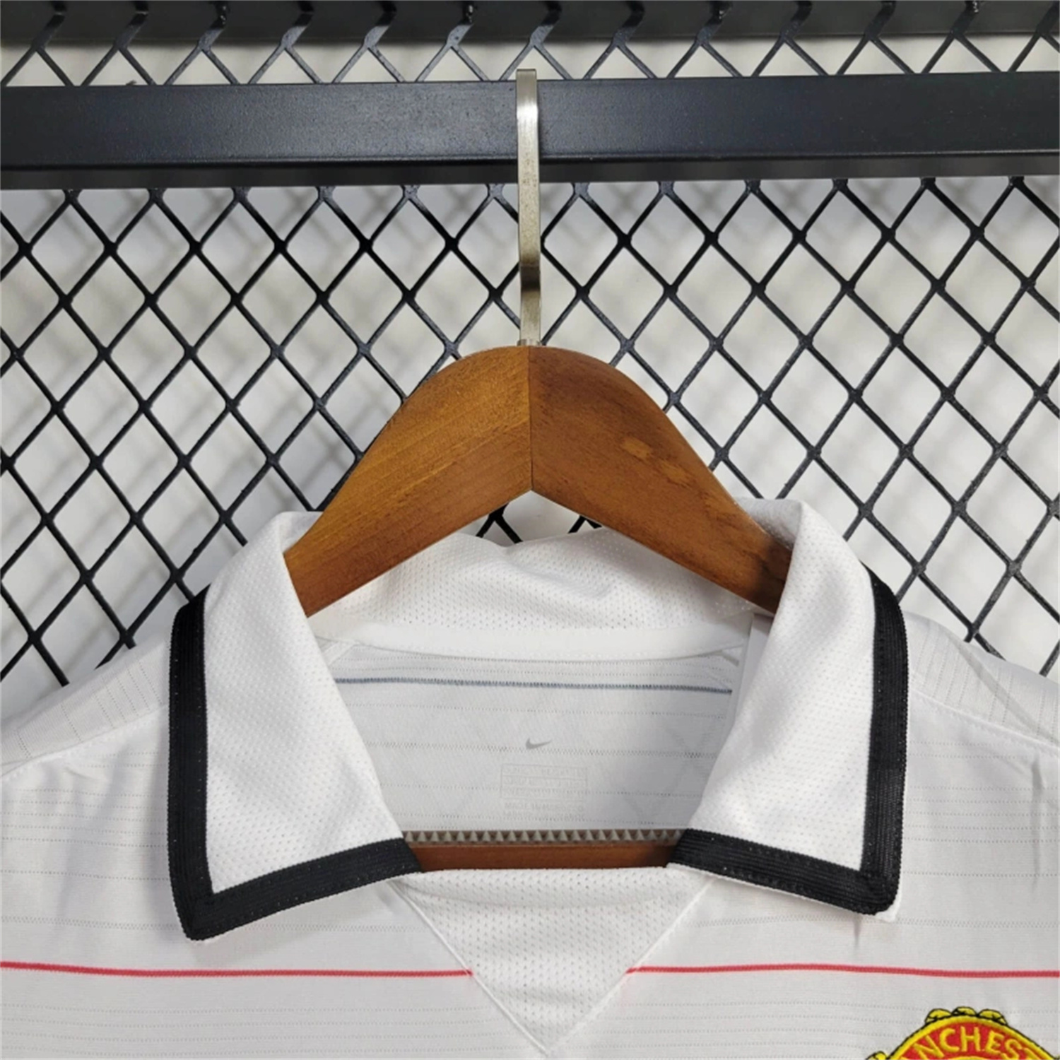AlphaJersey-Retro Manchester United 04-06 Third Jersey