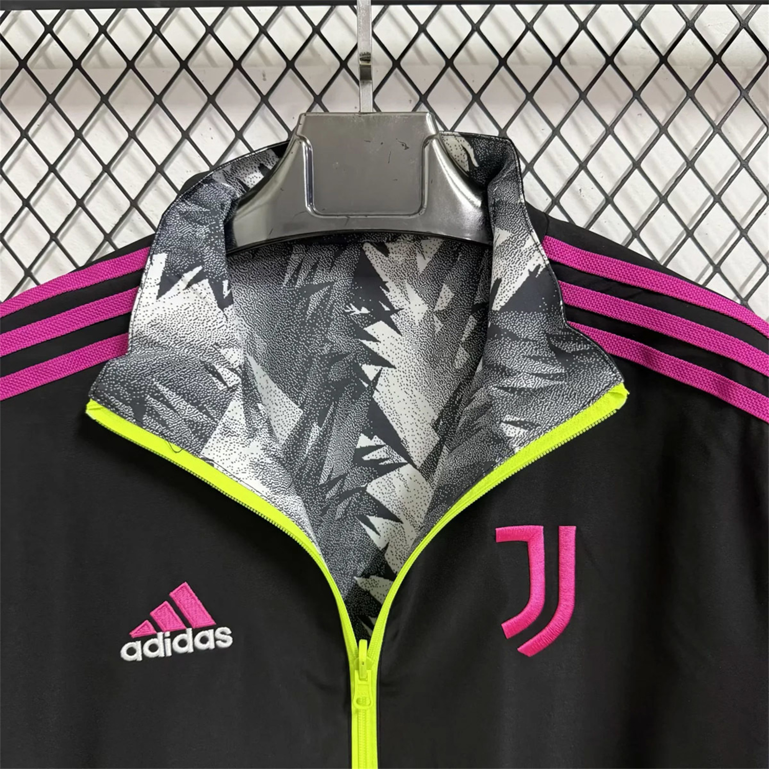 AlphaJersey-Juventus 25-26 Double Sided Reversible Windbreaker - Black & Grey