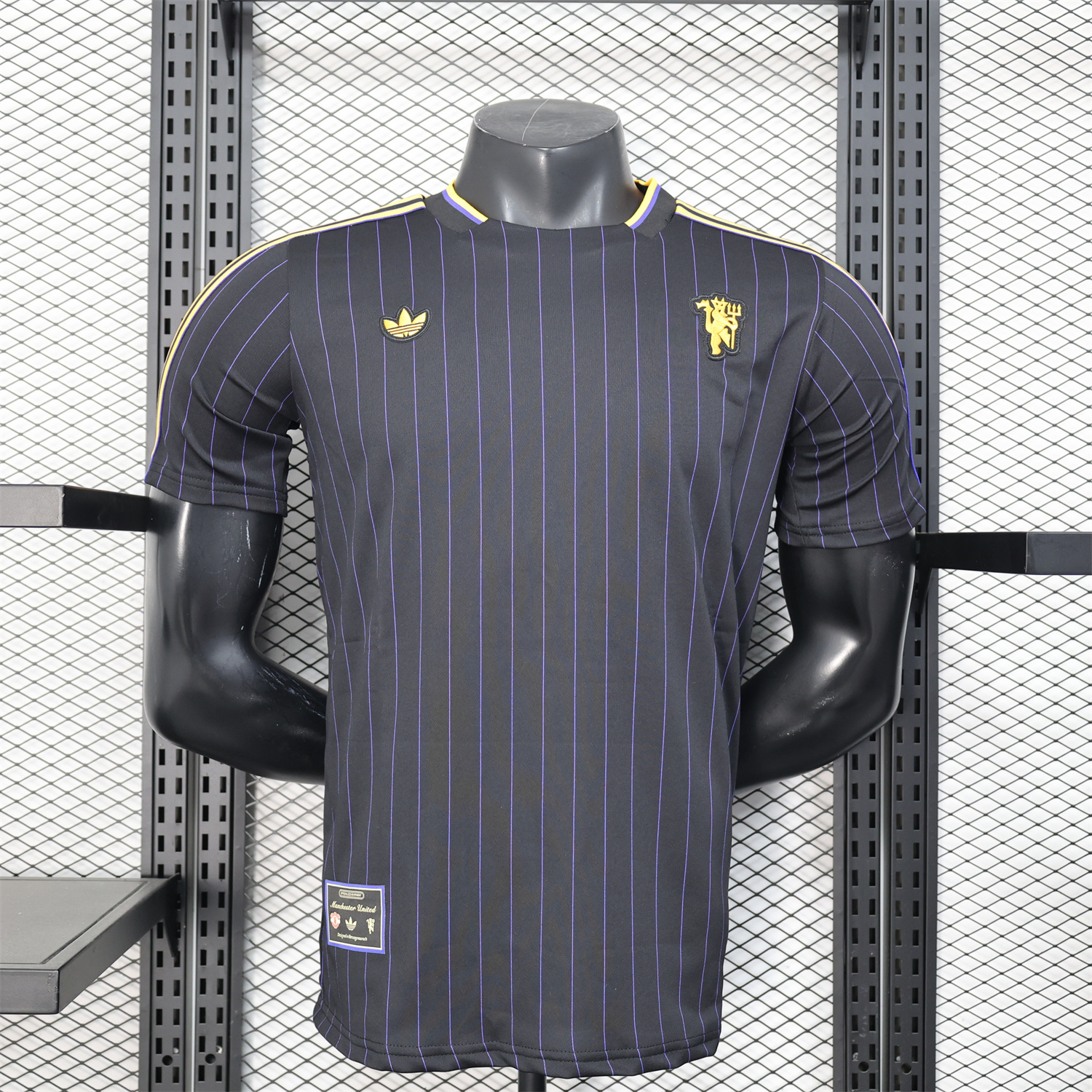 AlphaJersey-Manchester United 25-26 Trefoil Purple Lines Black Travel Jersey - Player Version