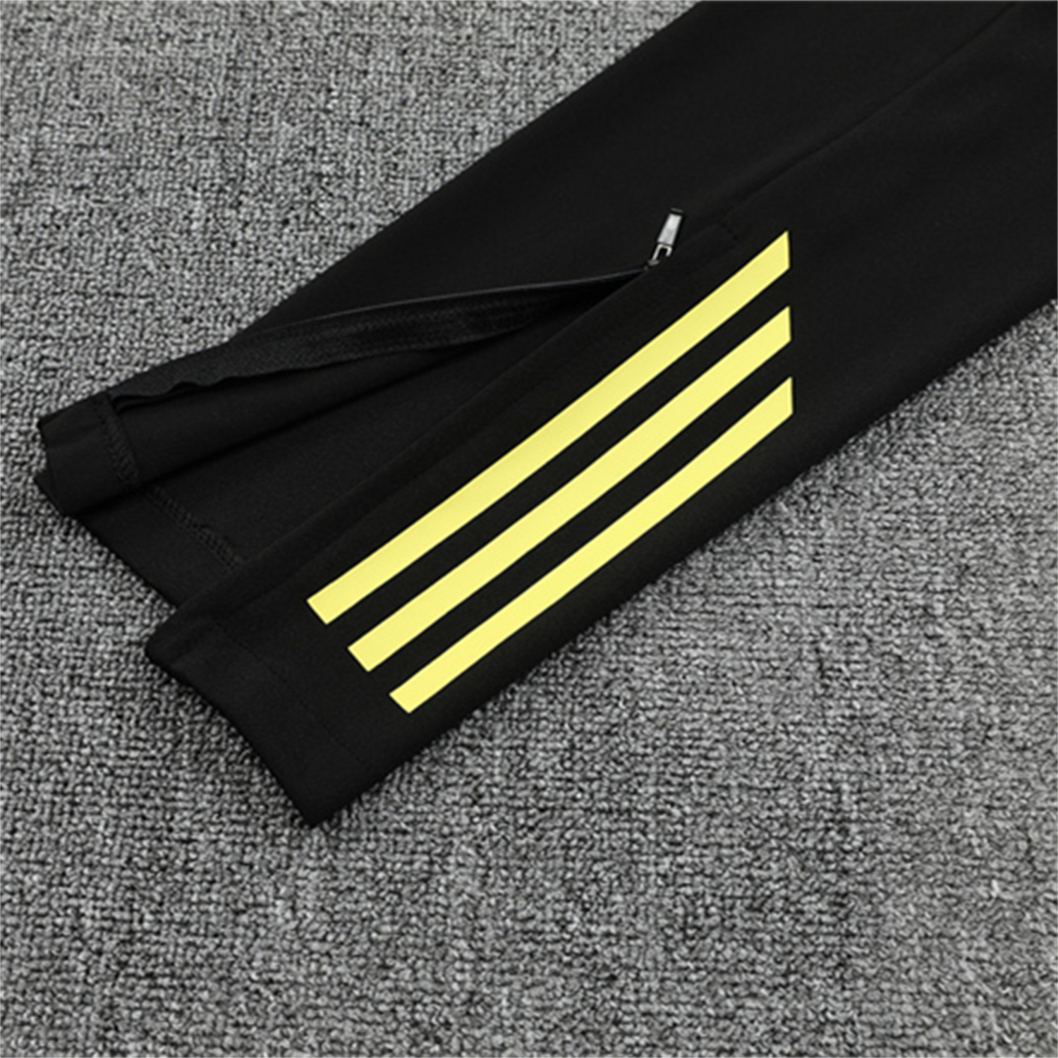 AlphaJersey-Juventus 25-26 Long Sleeve Training Set - White Top and Black Pants