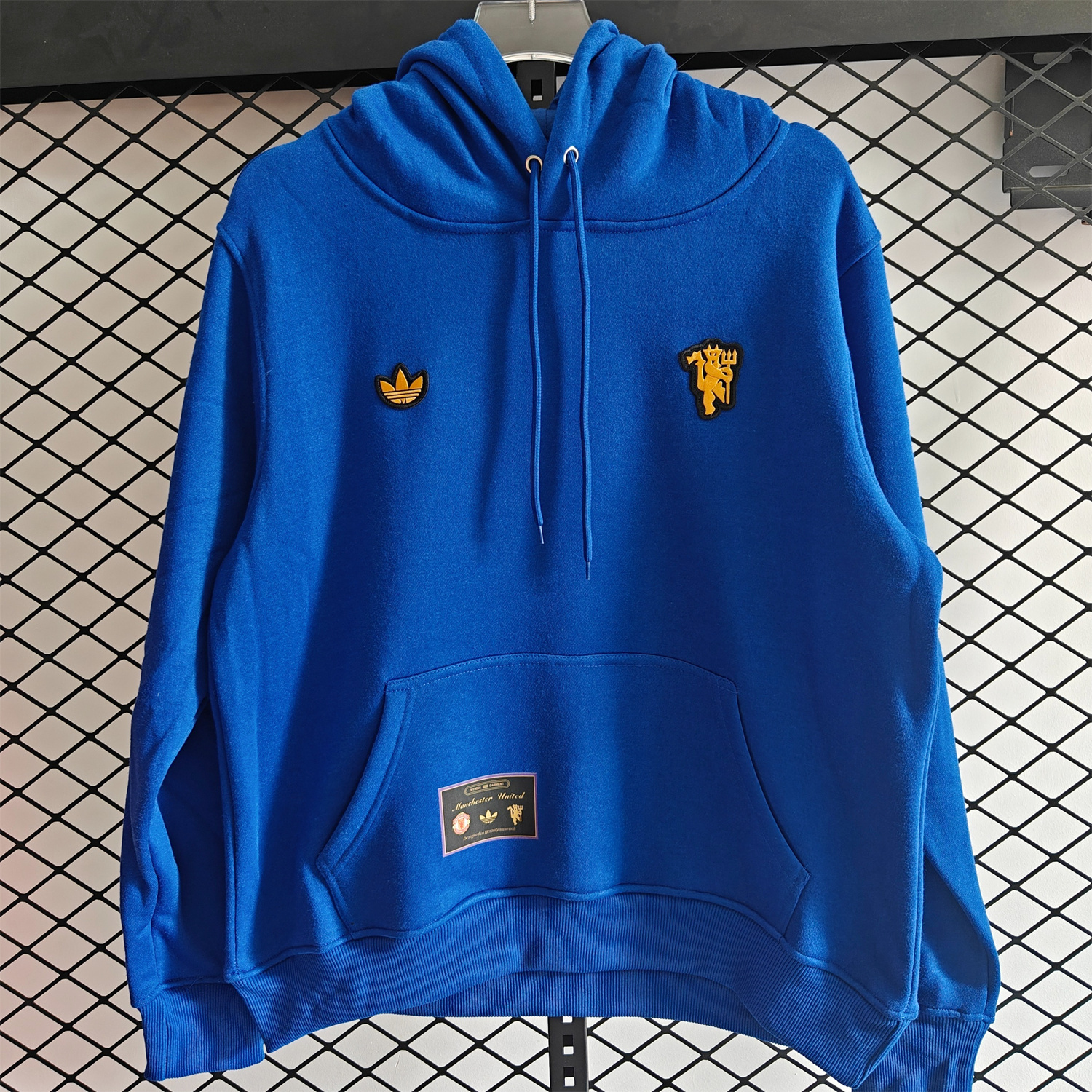 AlphaJersey-Manchester United 25-26 Originals Terrace Icon Unisex Pullover Hoodie with Yellow Logo