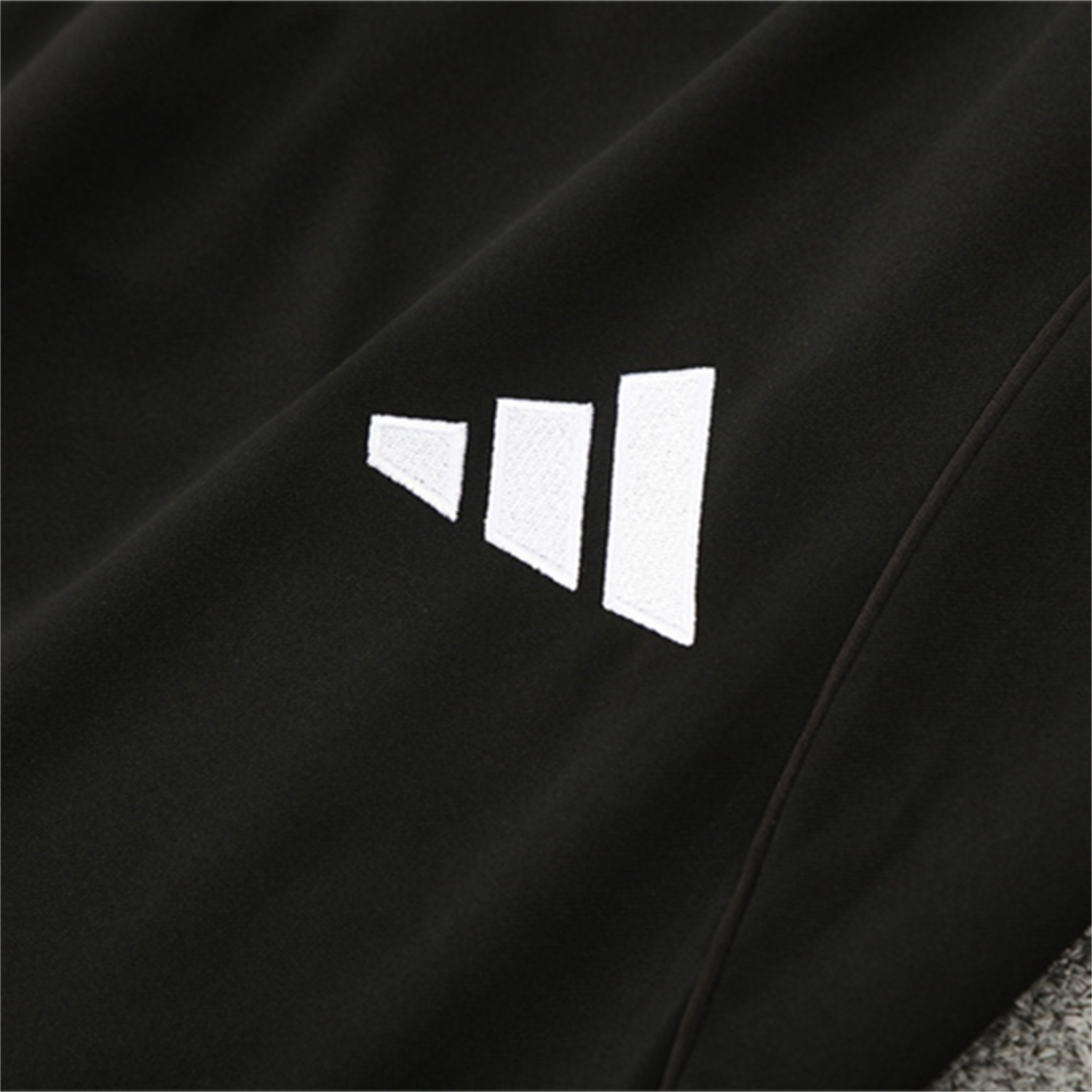 AlphaJersey-Liver.pool 25-26 Long Sleeve Training Set - Green Top & Black Pants