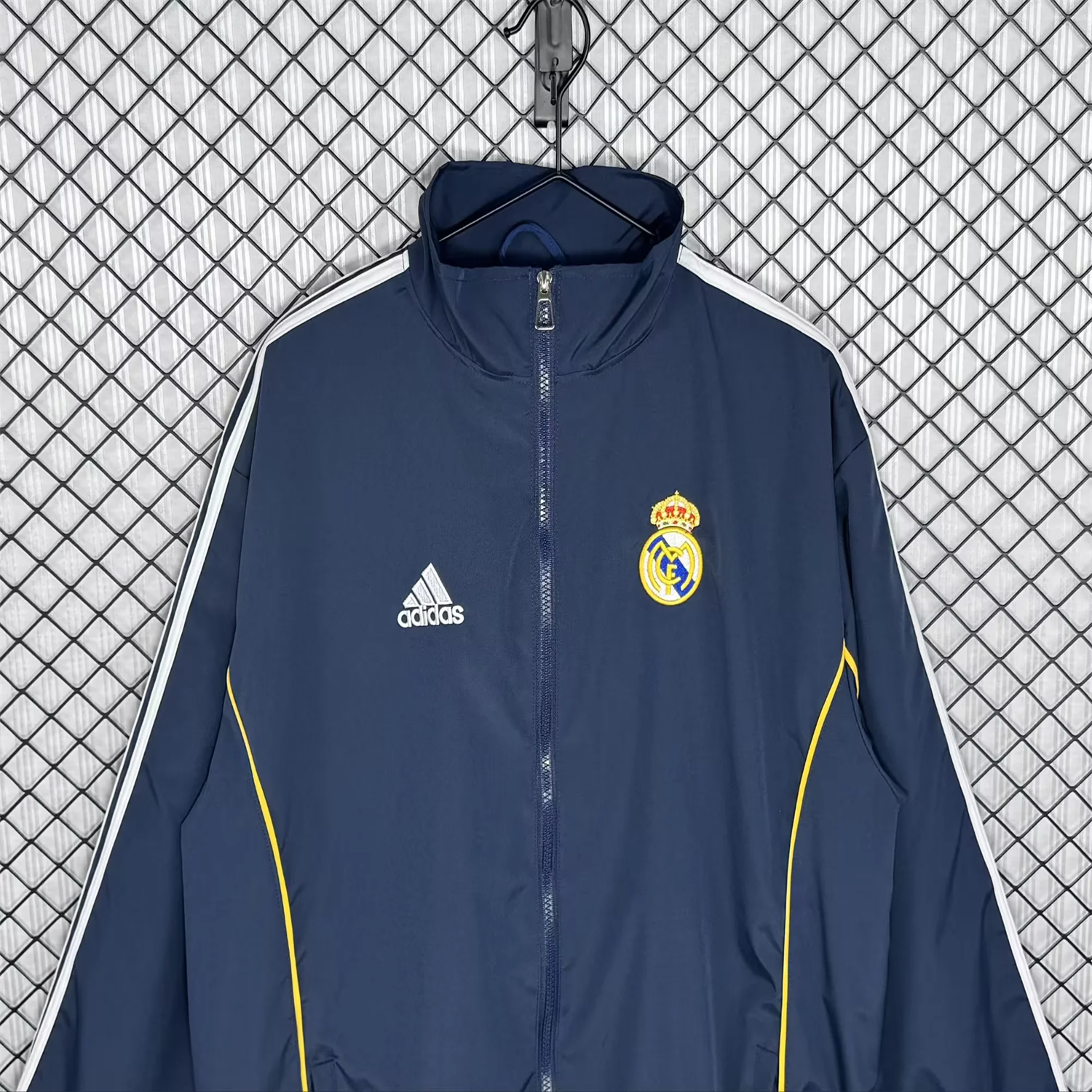 AlphaJersey-Retro Real Madrid 1998-99 Third Windbreaker Jacket - Blue