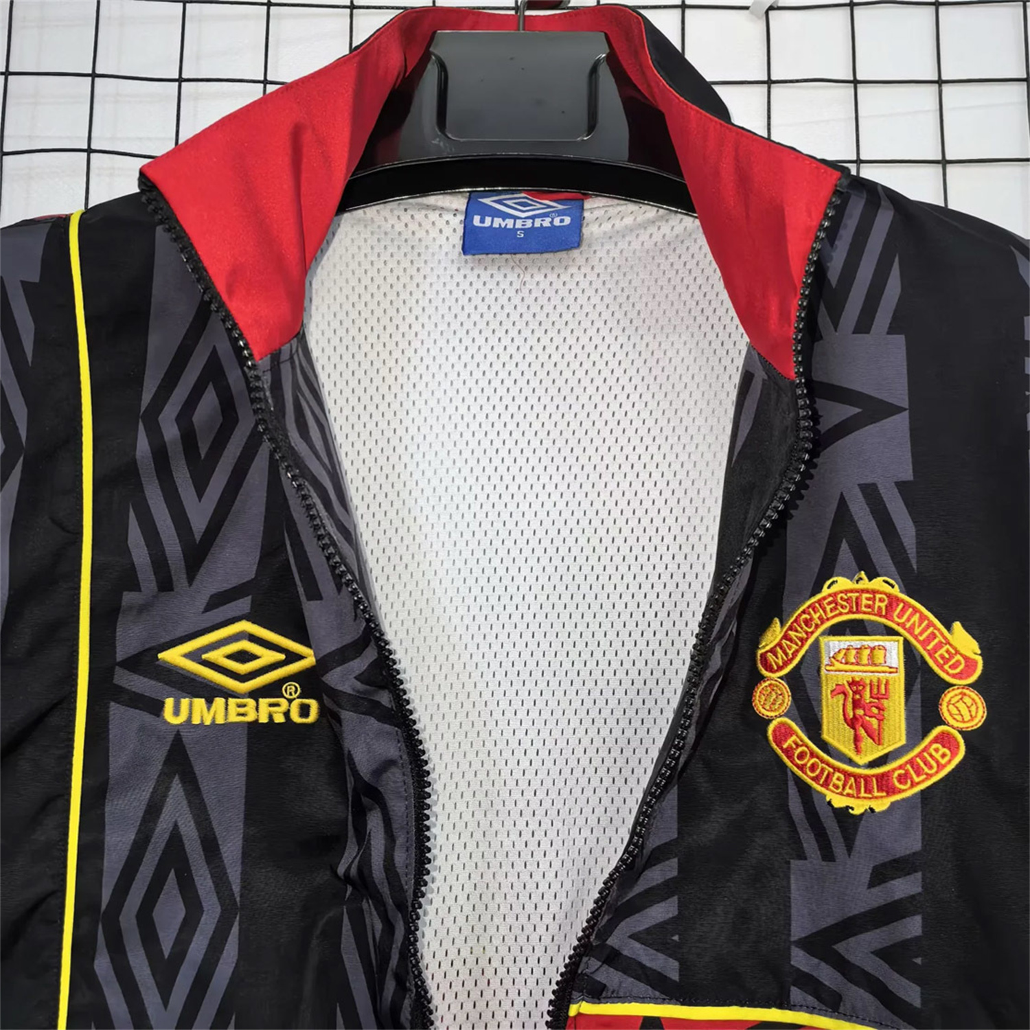 AlphaJersey-Retro Manchester United 1993-95 Black Windbreaker Jacket