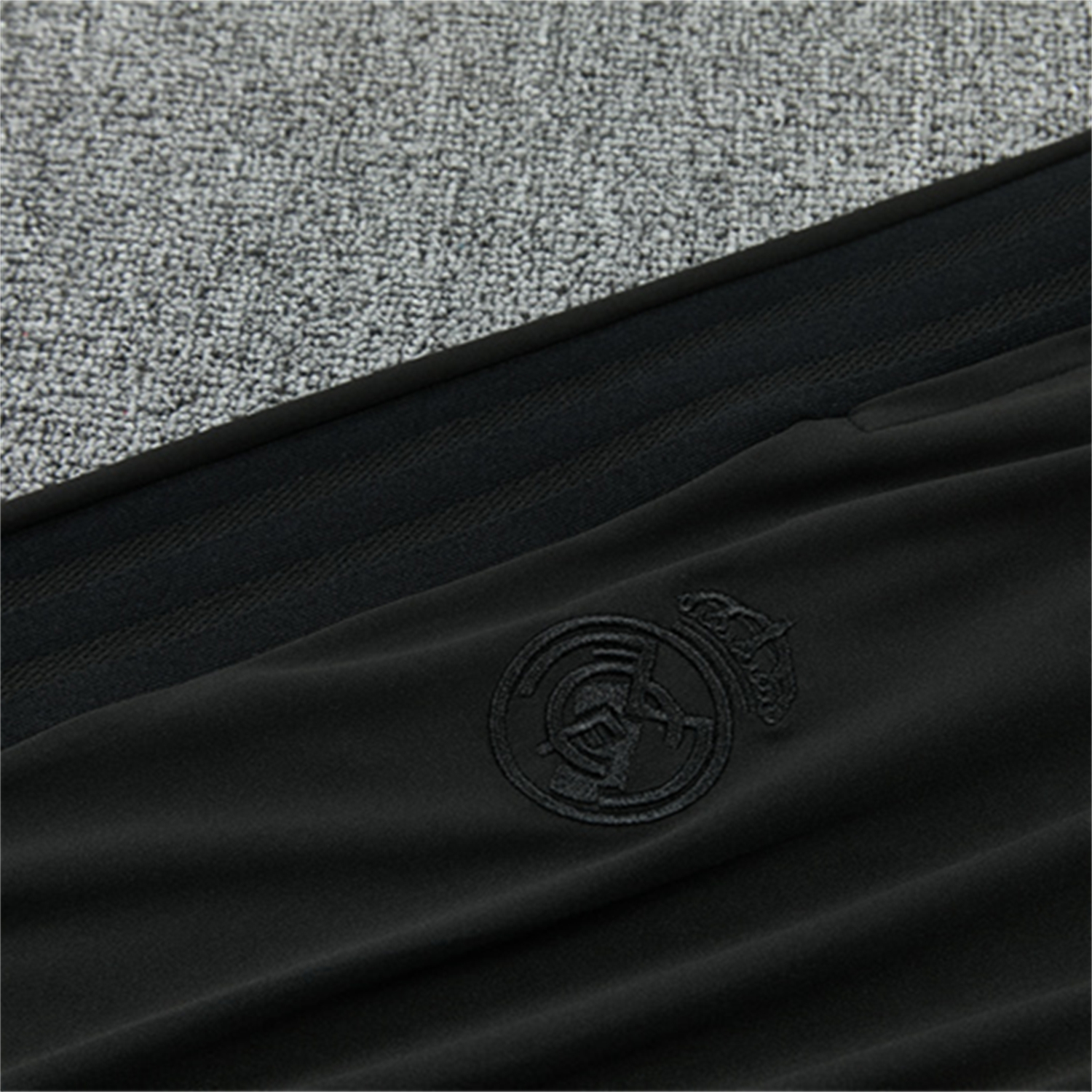 AlphaJersey-Real Madrid 26-27 Kids Long Sleeves Training Set - Pure Black Top And Pants