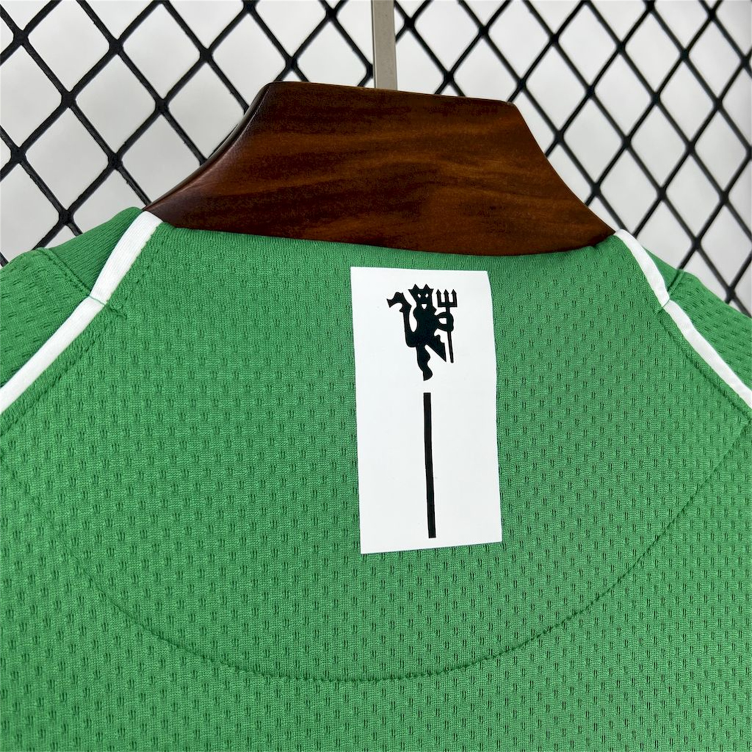AlphaJersey-Retro Manchester United 2007-08 Green Goalkeeper Jersey