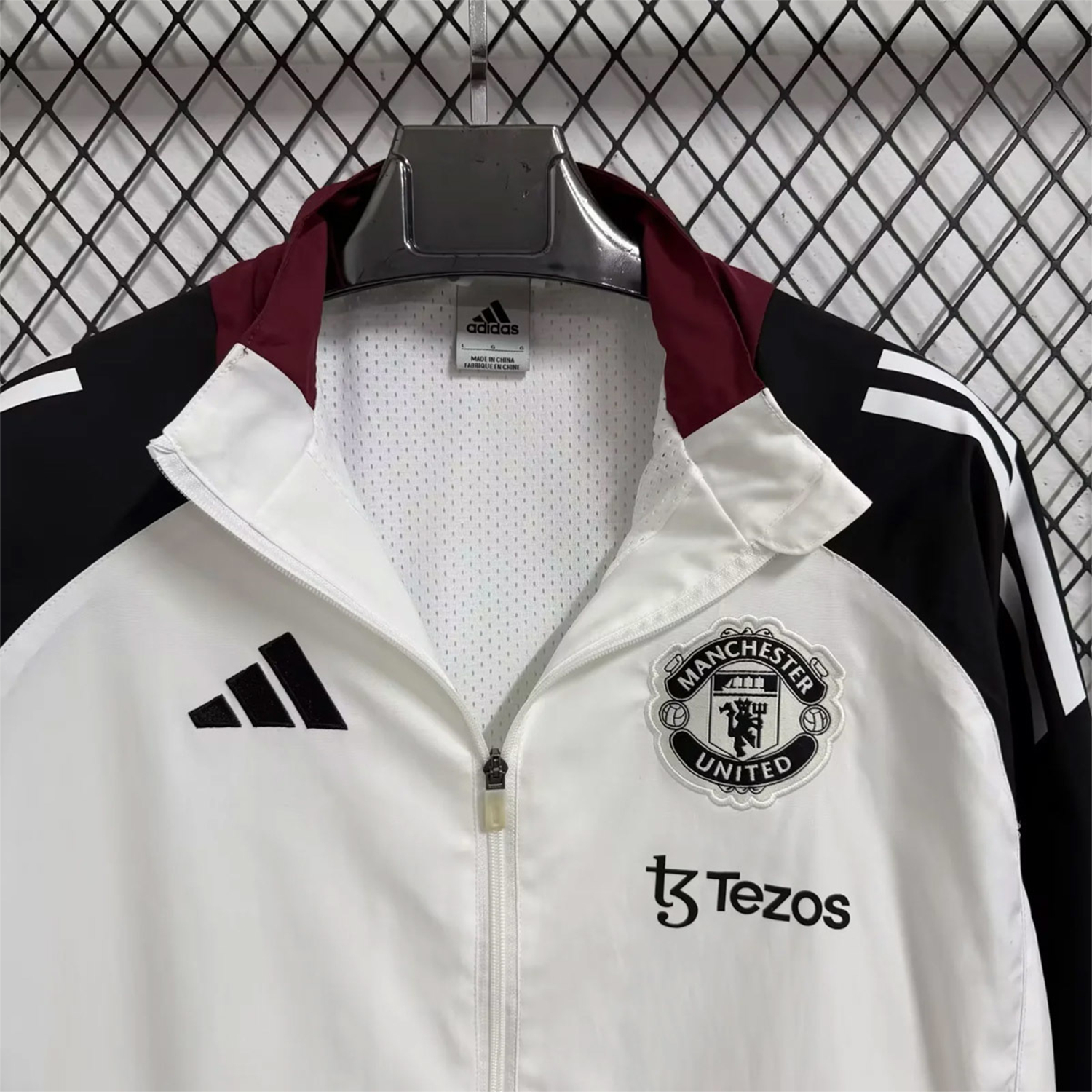 AlphaJersey-Manchester United 25-26 Training Windbreaker Jacket - White With Black